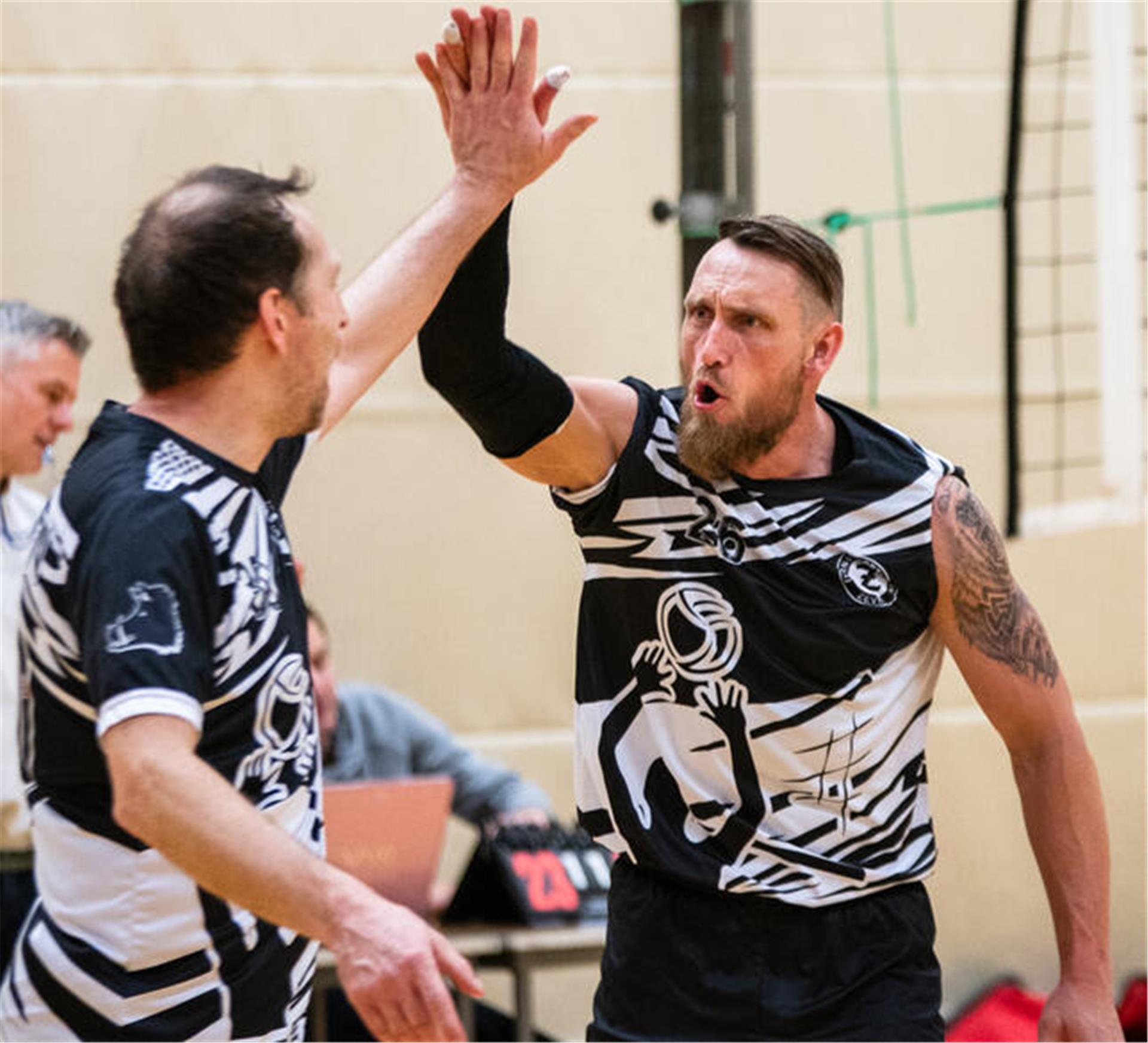 Beim glatten 3:0-Sieg gegen Adendorf hatten die Zevener Volleyballer genug Anlass, gelungene Aktionen zu feiern.