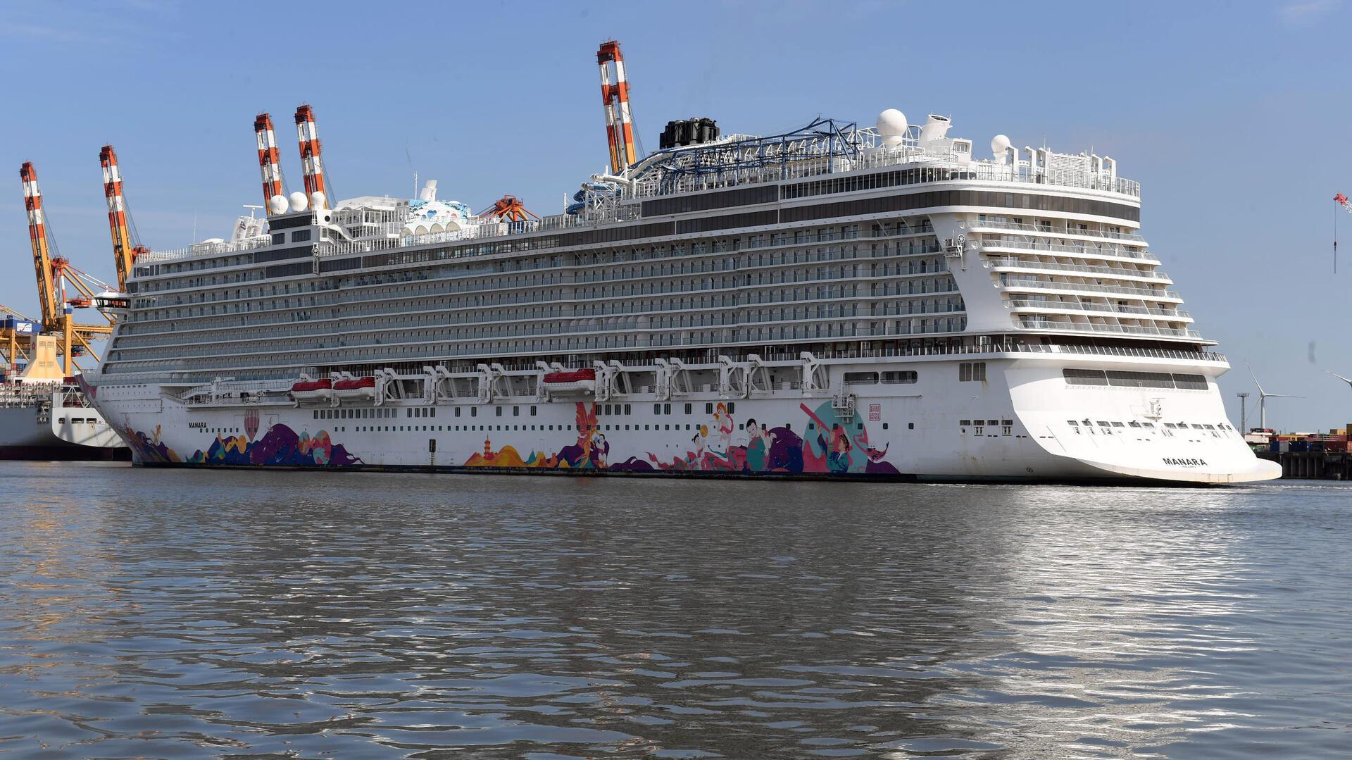 Ein Kreuzfahrtschiff an der Kaje
