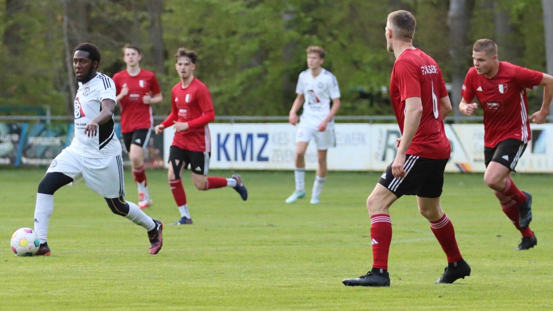 Zeven klopft nach fulminantem 5:1-Heimsieg noch einmal ganz oben an Ben Ally Shabani zog mal wieder die Fäden im Mittelfeld und erzielte mit einem sehenswerten Tor die 2:0-Führung der Gastgeber.