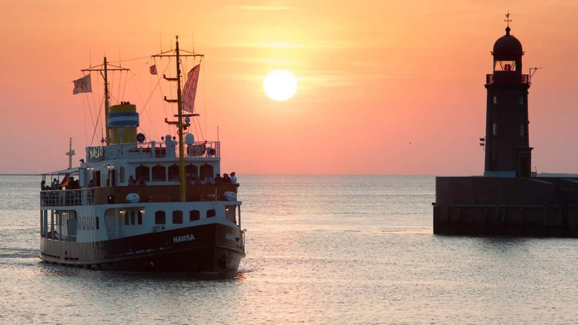 Bestens geeignet für eine Postkarte aus Bremerhaven: der Salondampfer „MS Hansa“.