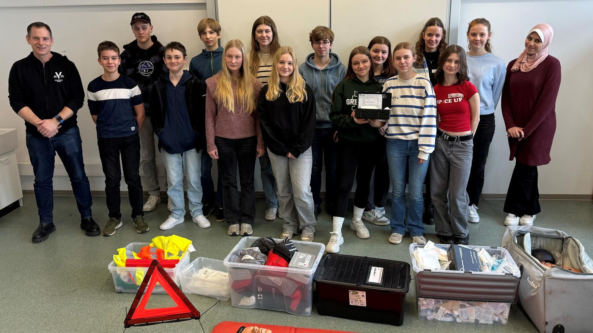 21 Schülerinnen und Schüler am St.-Viti-Gymnasium sind mittlerweile zu Ersthelfern ausgebildet.