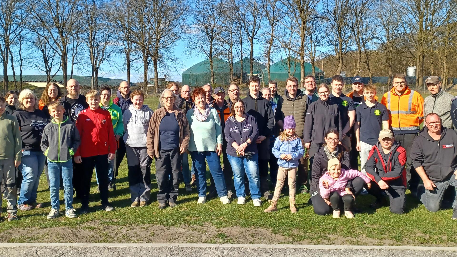Bürger der Gemeinde Horstedt räumen ihre Dörfer auf