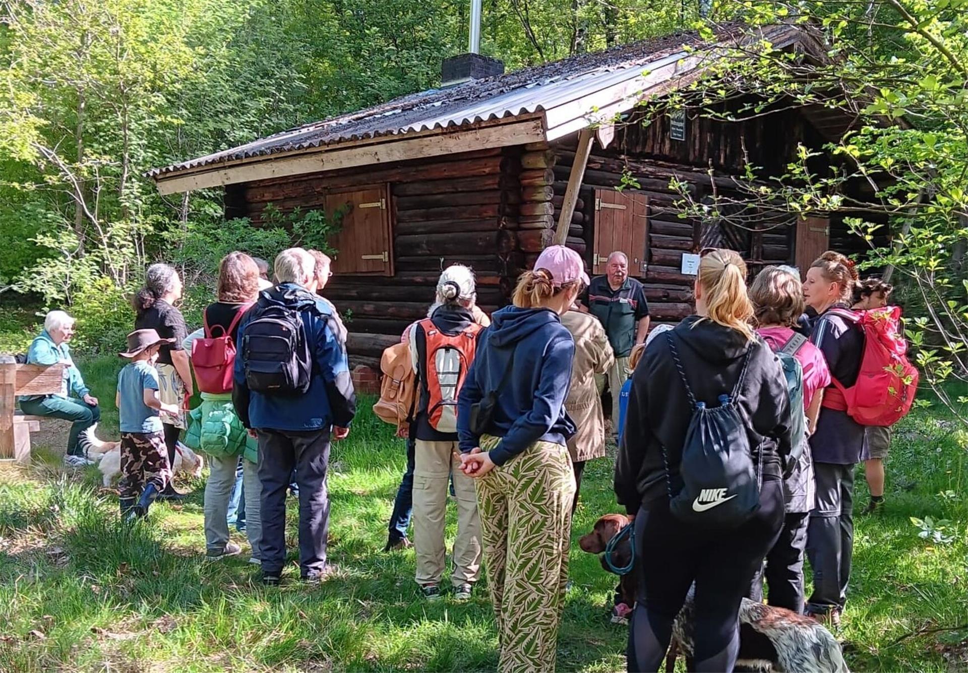 Hepstedt: Mai-Wanderung mit Förster Paul ist ein Erfolg