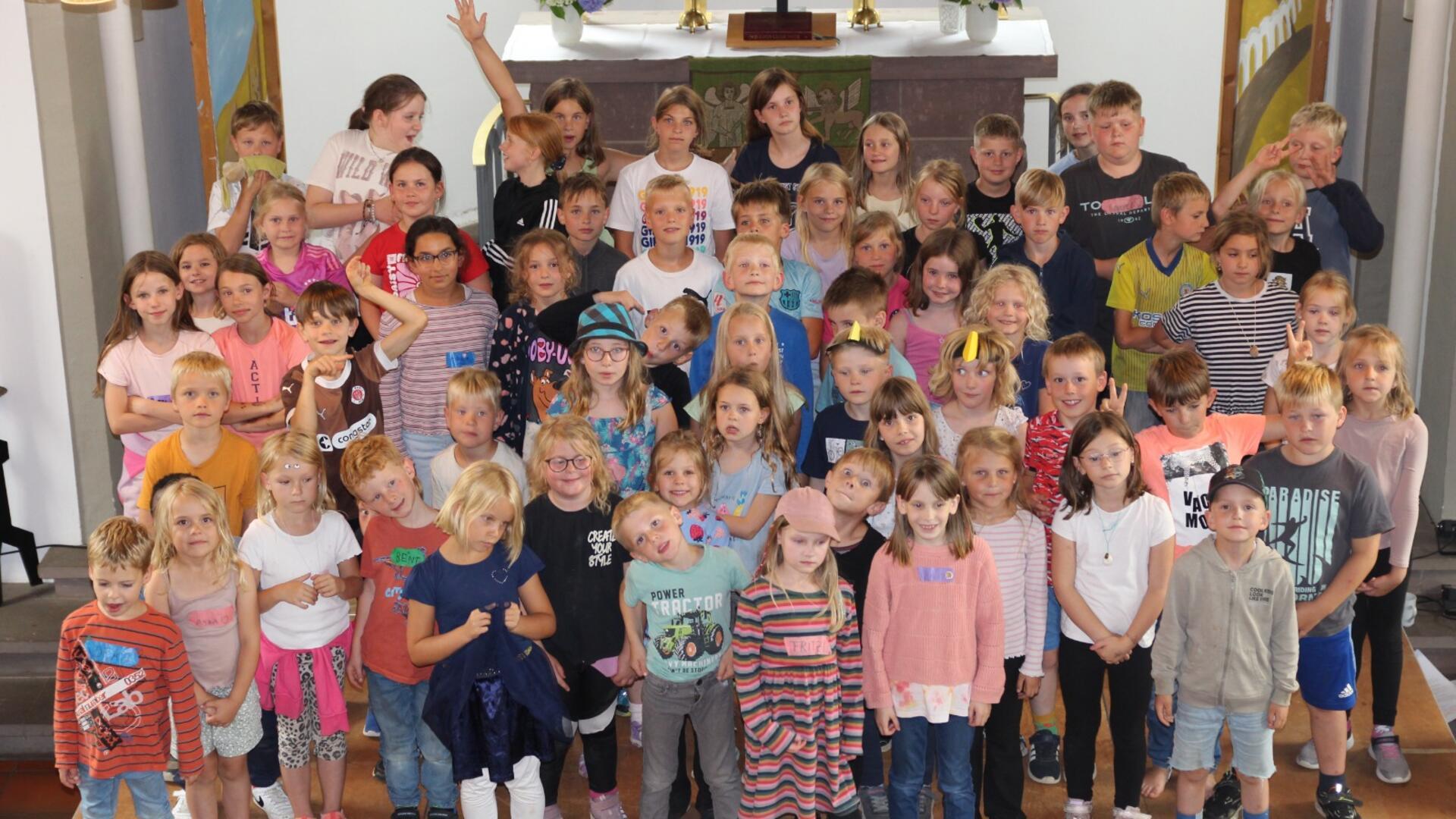 Kindergruppe in Kirche