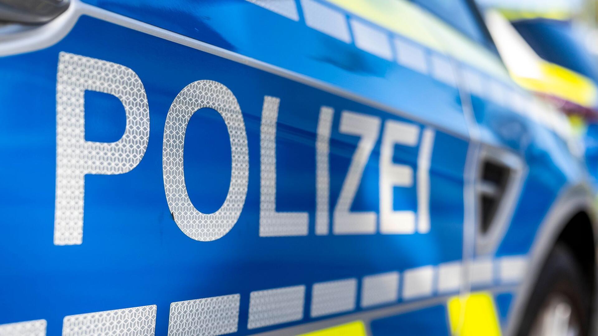 Junge Männer randalieren: Mehrere Polizisten verletzt