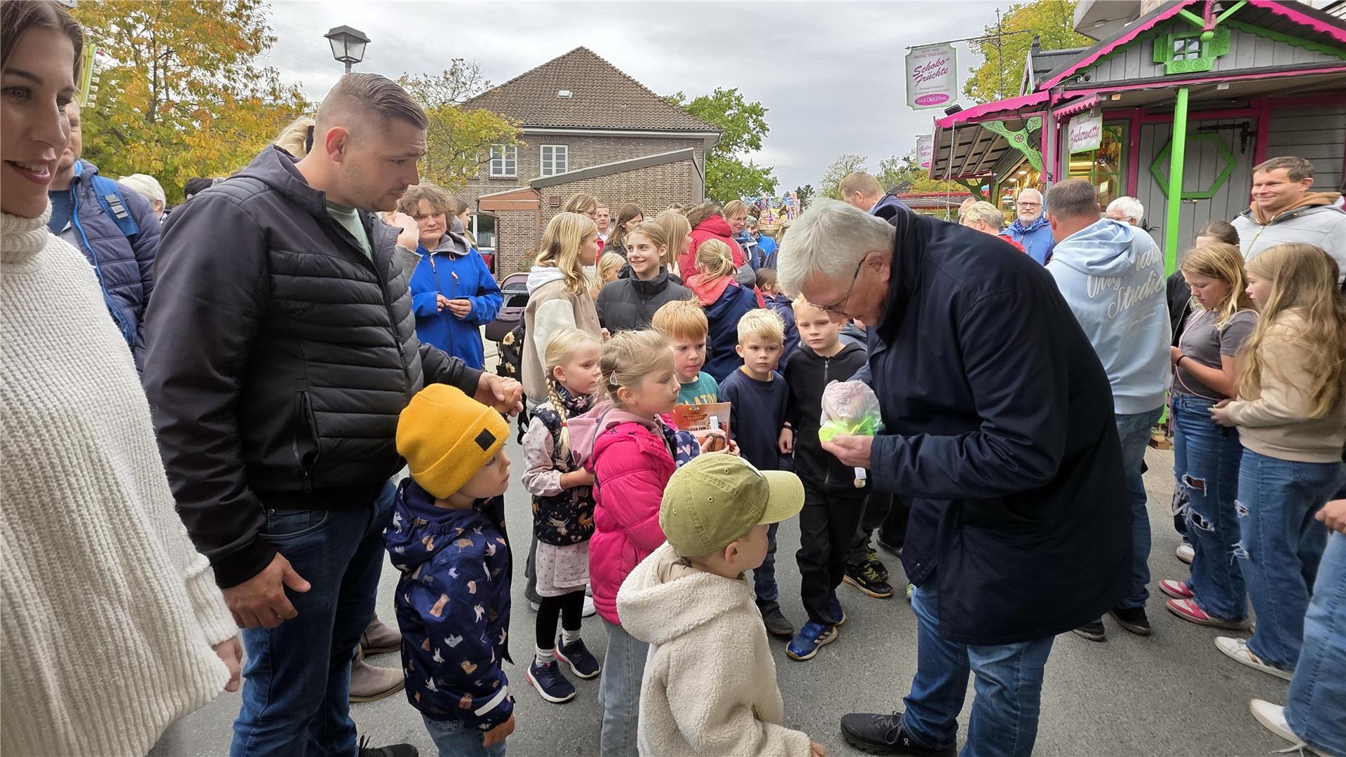 Bürgermeister Höyns eröffnet den Markt in 