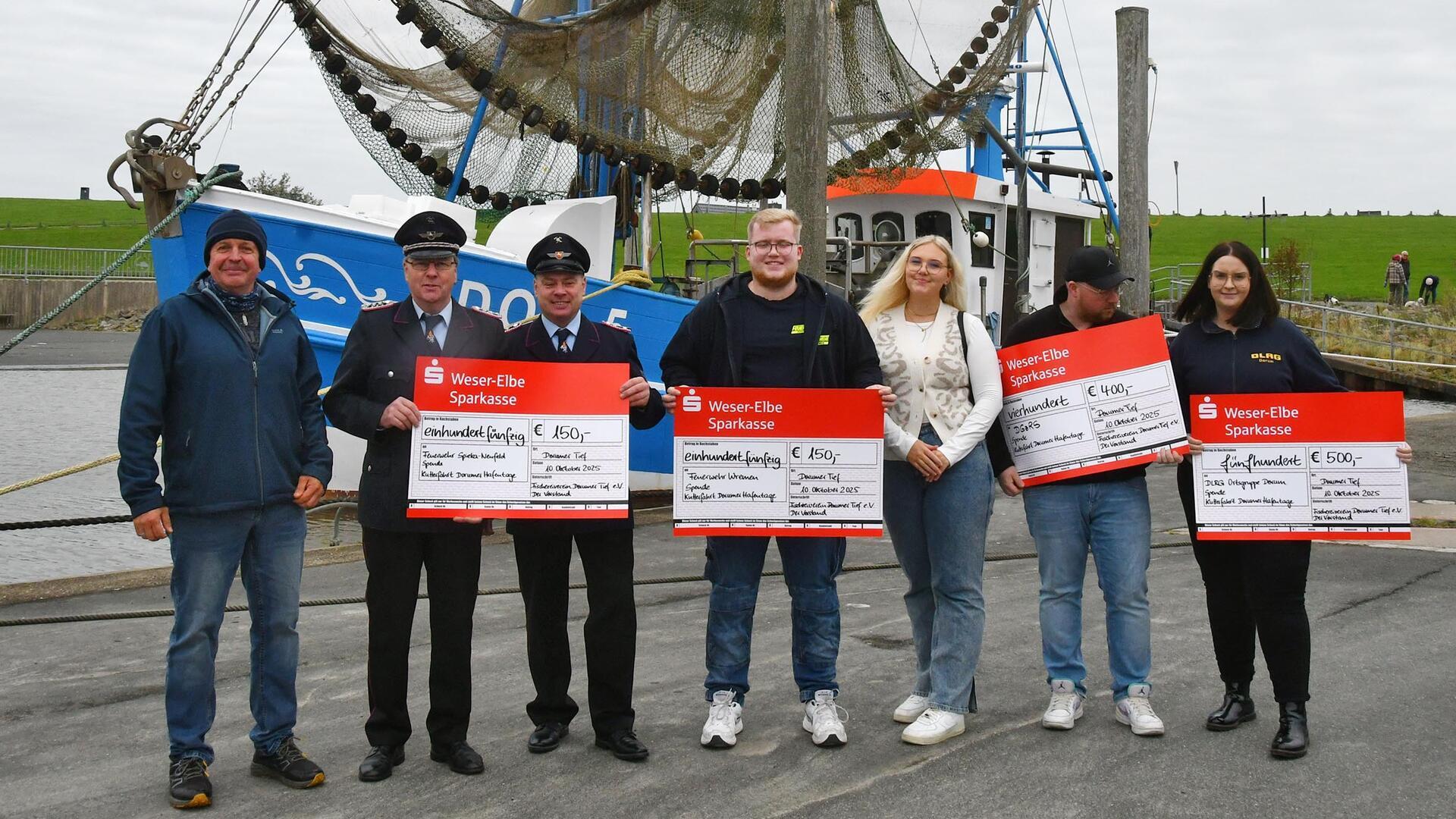 v.l.n.r: Dirk Huck (Vorstand Fischereiverein), Harm und Sven Müller (Brandmeister Spieka Neufeld), Erik Heimbüchel (FW Wremen), Tabea Hagenah (Kurverwaltung), Nico Dehne (Organisator) und Julia Carstens von der DLRG.