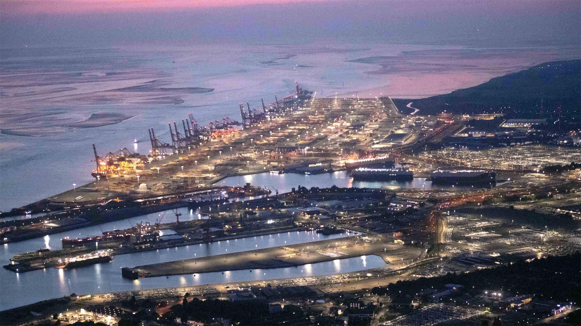 Der Hafen von Bremerhaven aus der Luft betrachtet