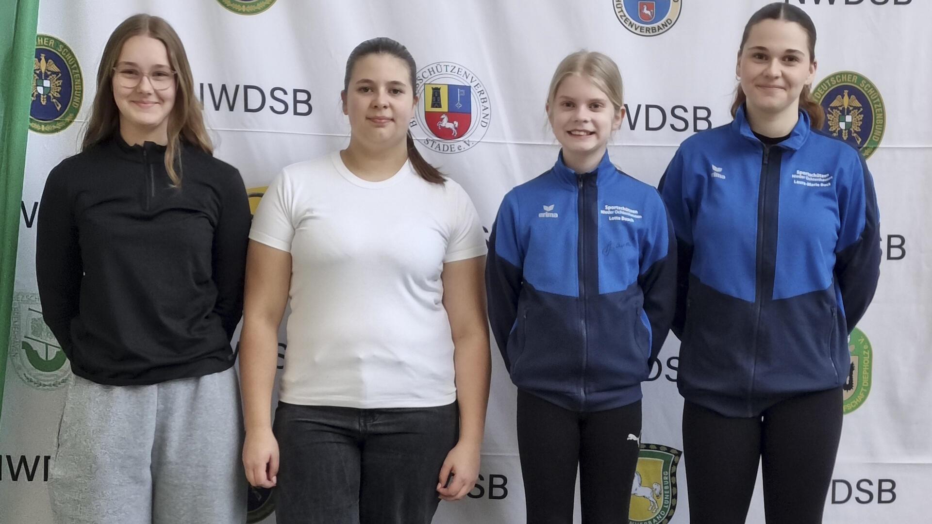 Bildeten die Teams SV Nieder Ochtenhausen II und I: (von links) Leony Schwiemann und Laura Marie Buck sowie Lotta Busch und Mia Schnakenberg.