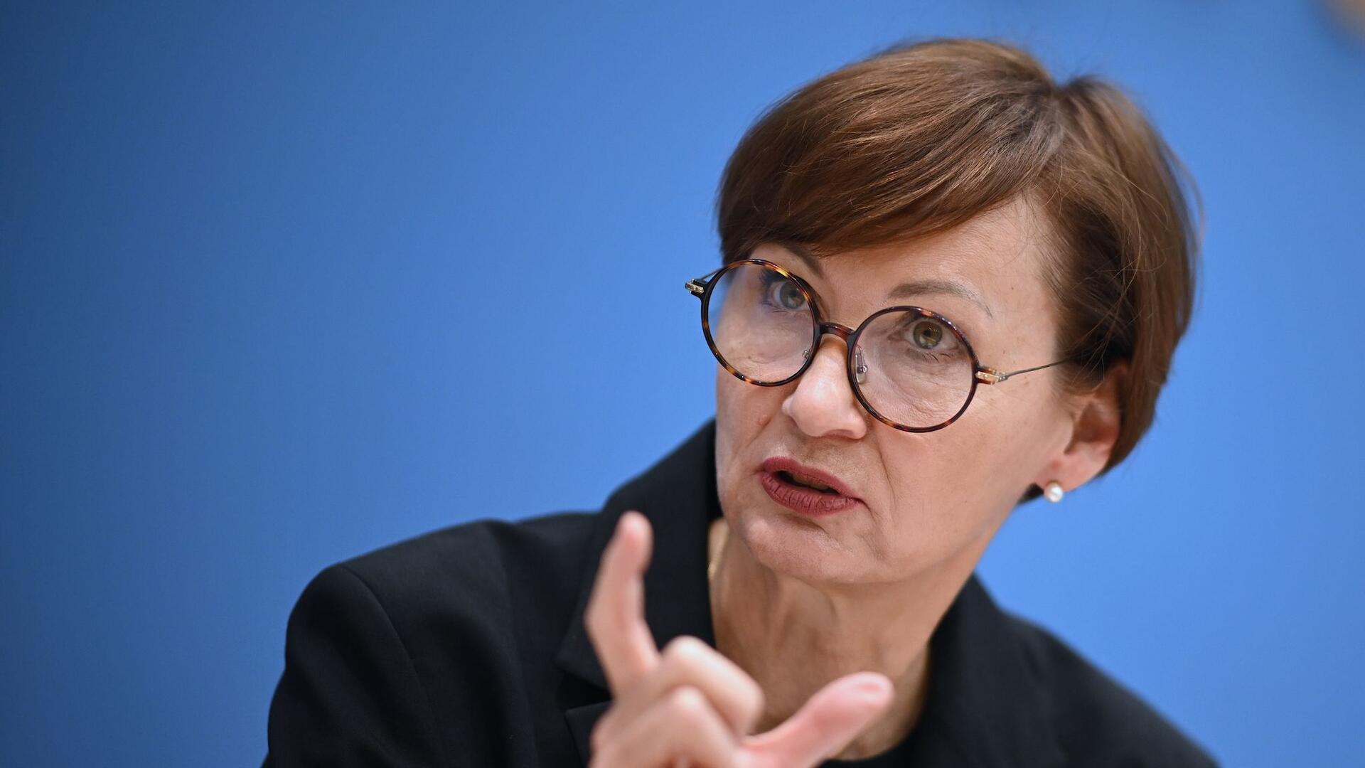 Stark-Watzinger pocht auf mehr Bund-Kompetenzen Bildungsministerin Bettina Stark-Watzinger spricht sich auch für flächendeckende Sprachtests bei Kitakindern aus.