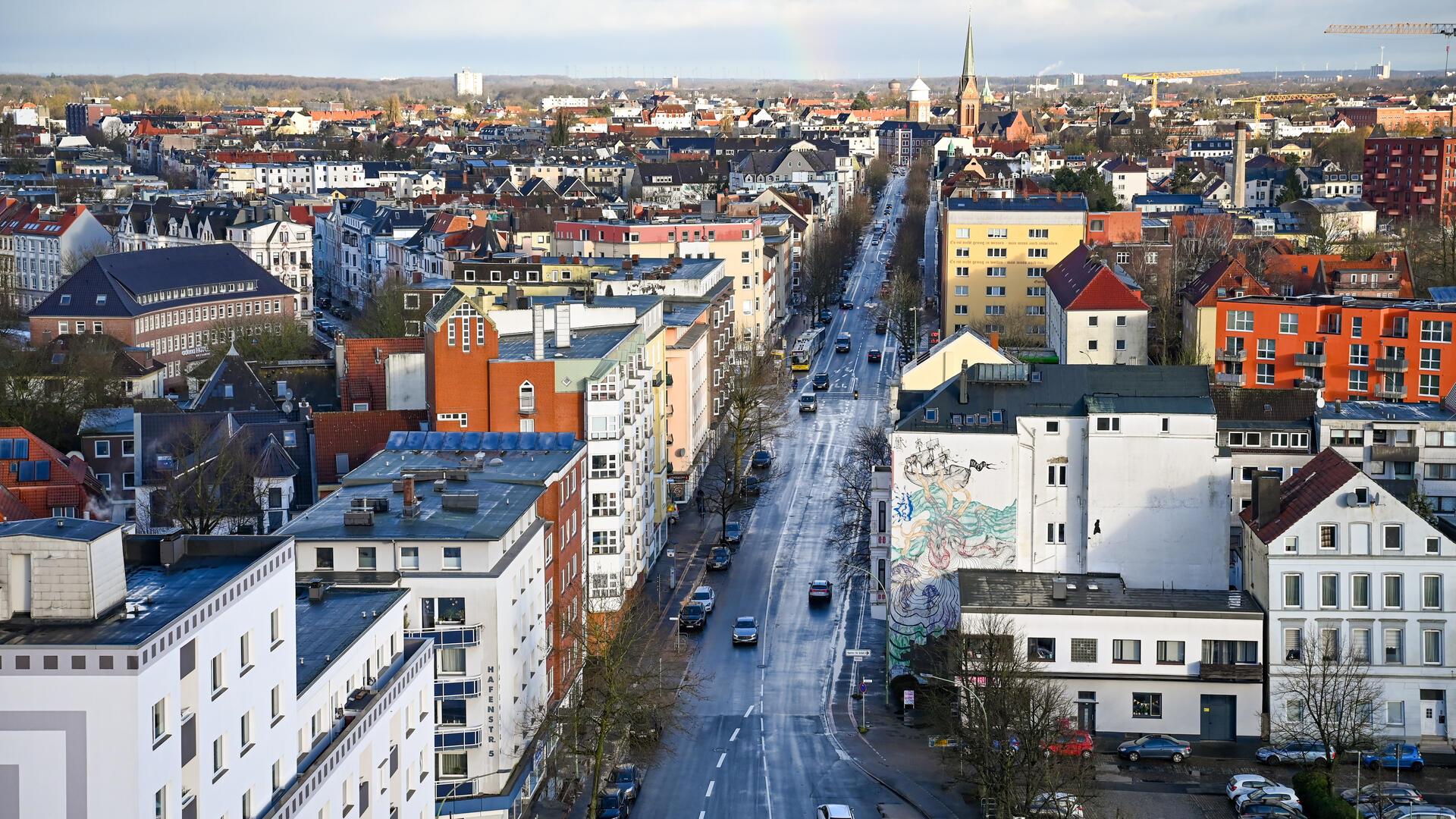 Blick auf Lehe und die Hafenstraße: Beim Gehwegfest präsentieren sich Geschäfte, Projekte und Vereine mit Aktionen, Musik und viel Nachbarschaftsgeist.