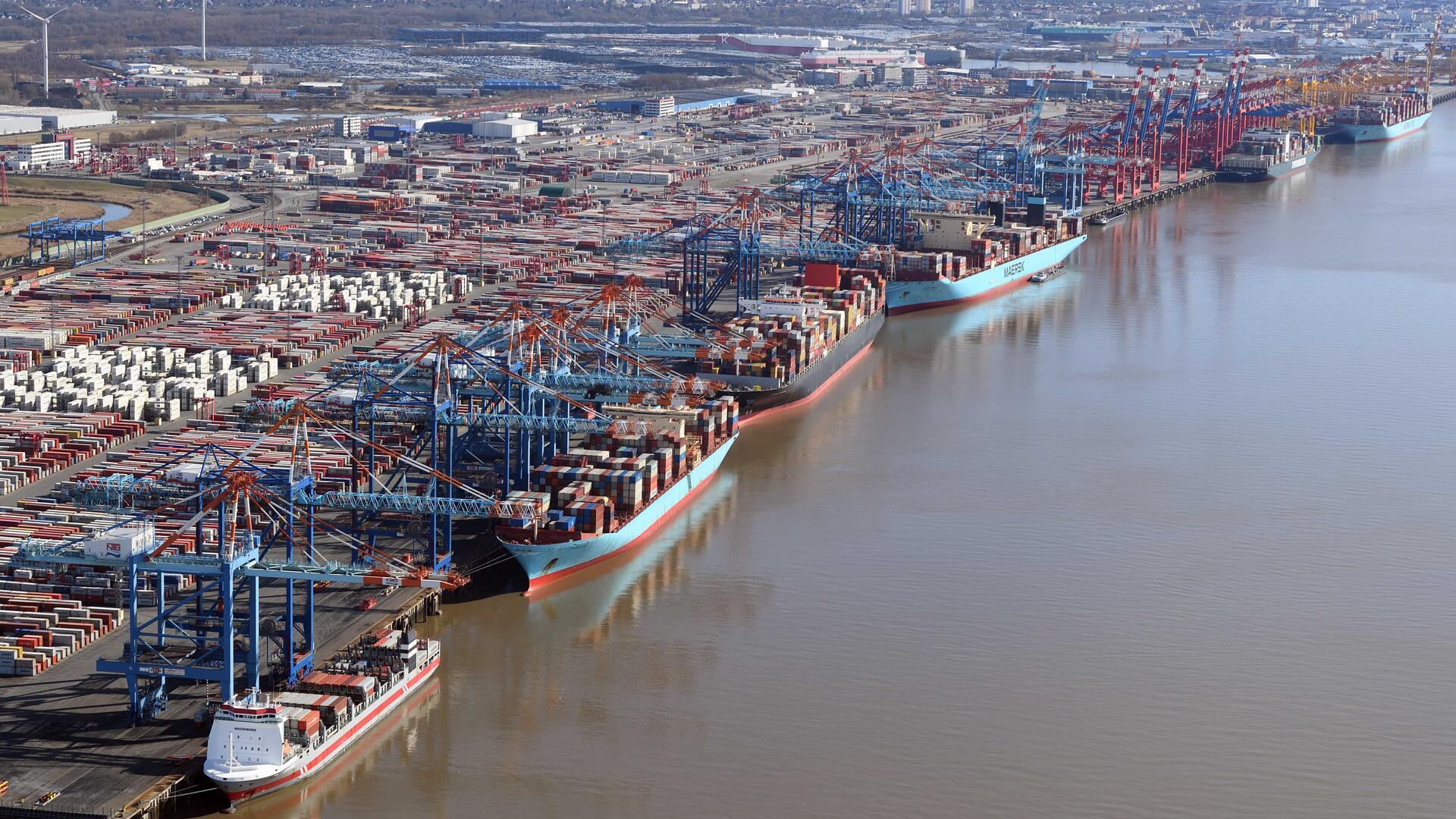 Blick auf den Container Terminal: Bremerhaven könnte von der neuen Reeder-Allianz Hapag-Lloyd und Maersk profitieren. 
