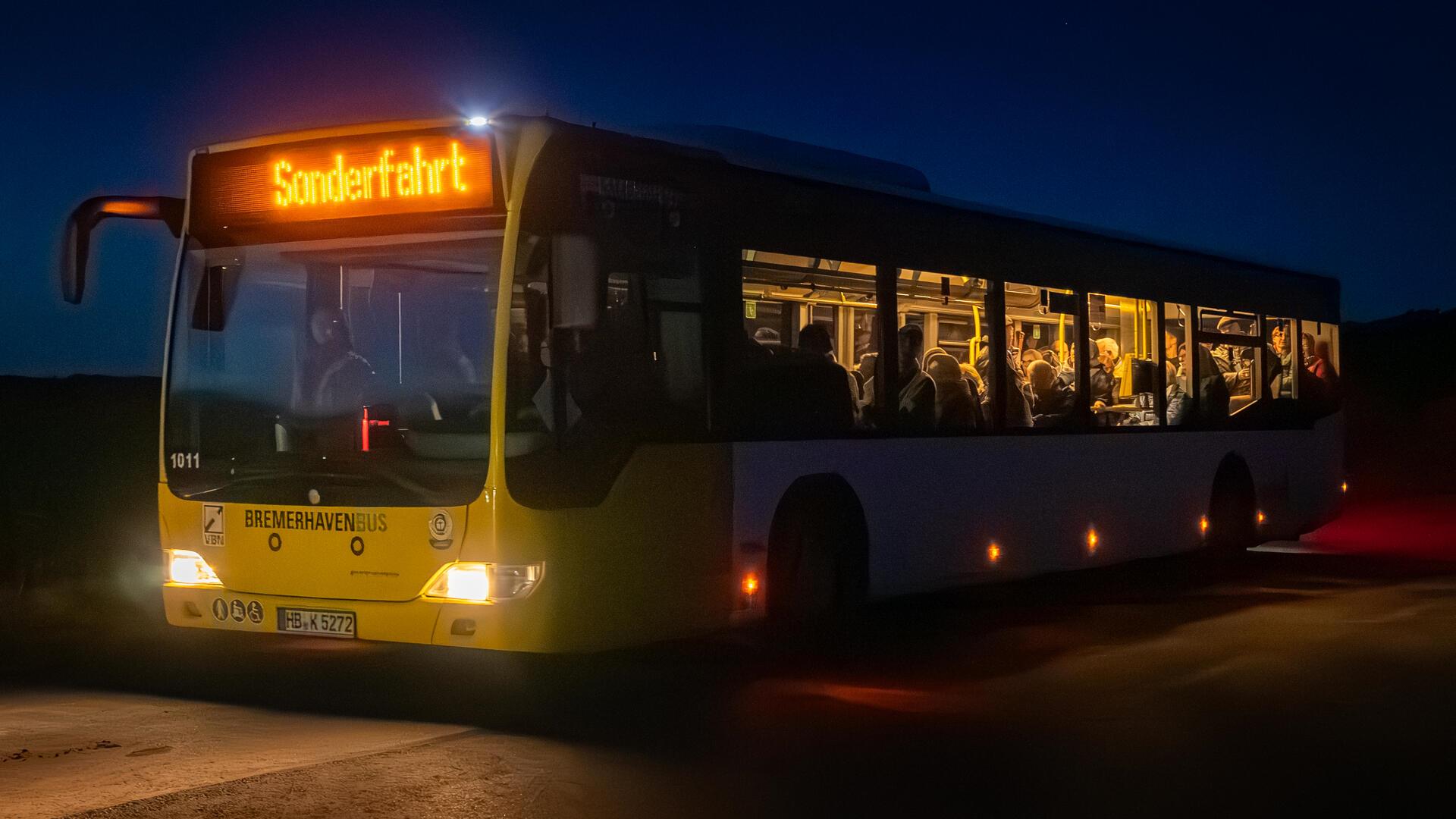 Bremerhaven Bus bringt Besucher zur Lichterroute „Wasserwege“ nach Otterndorf.