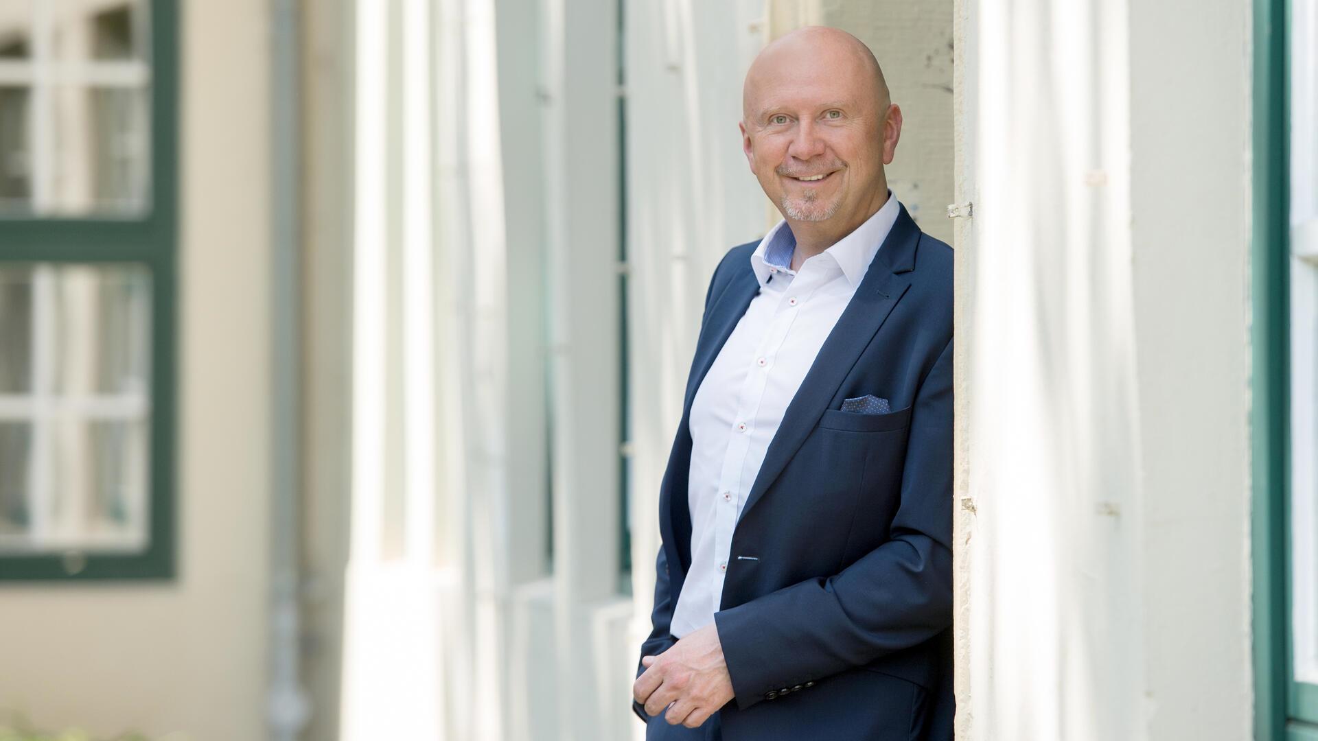 Bremervördes Bürgermeister Michael Hannebacher (parteilos) hat sich entscheiden. Bei der Bürgermeisterwahl im kommenden Jahr kandidiert er erneut für das Amt und tritt somit gegen CDU-Herausforderer Dirk-Frederik Stelling an.