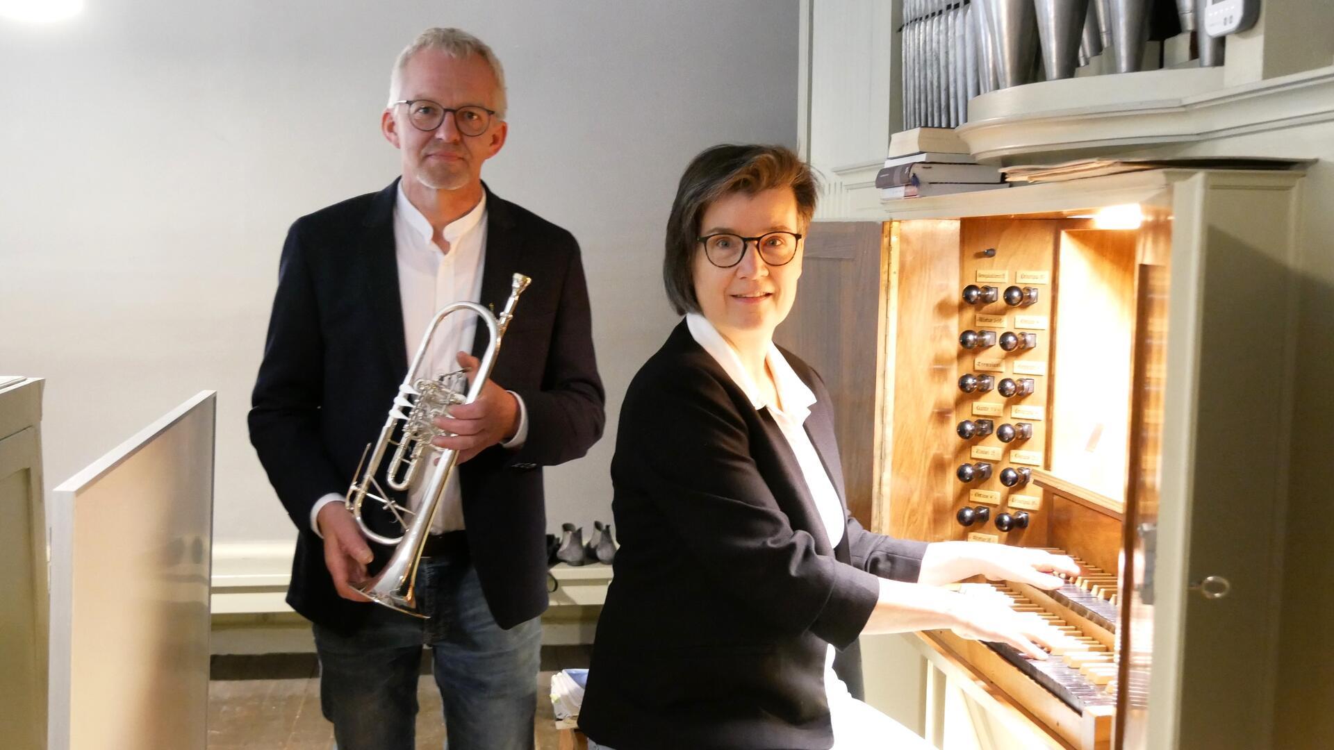 Caroline Schneider-Kuhn und Ingo Müller sind ein eingespieltes Team und laden zum Konzert mit Orgel und Trompete in die Wilstedter St. Petri Kirche.
