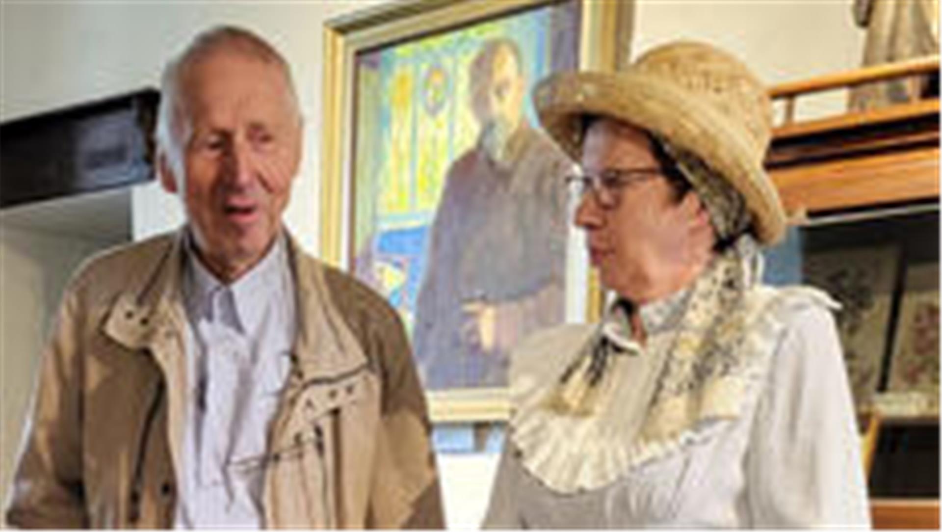 Christiane Kaiser (unterstützt von ihrem Mann Heinrich) führte als „Malweib Käthe“ durch das Schaffen des Zevener Heimatforschers Hans Müller-Brauel. 