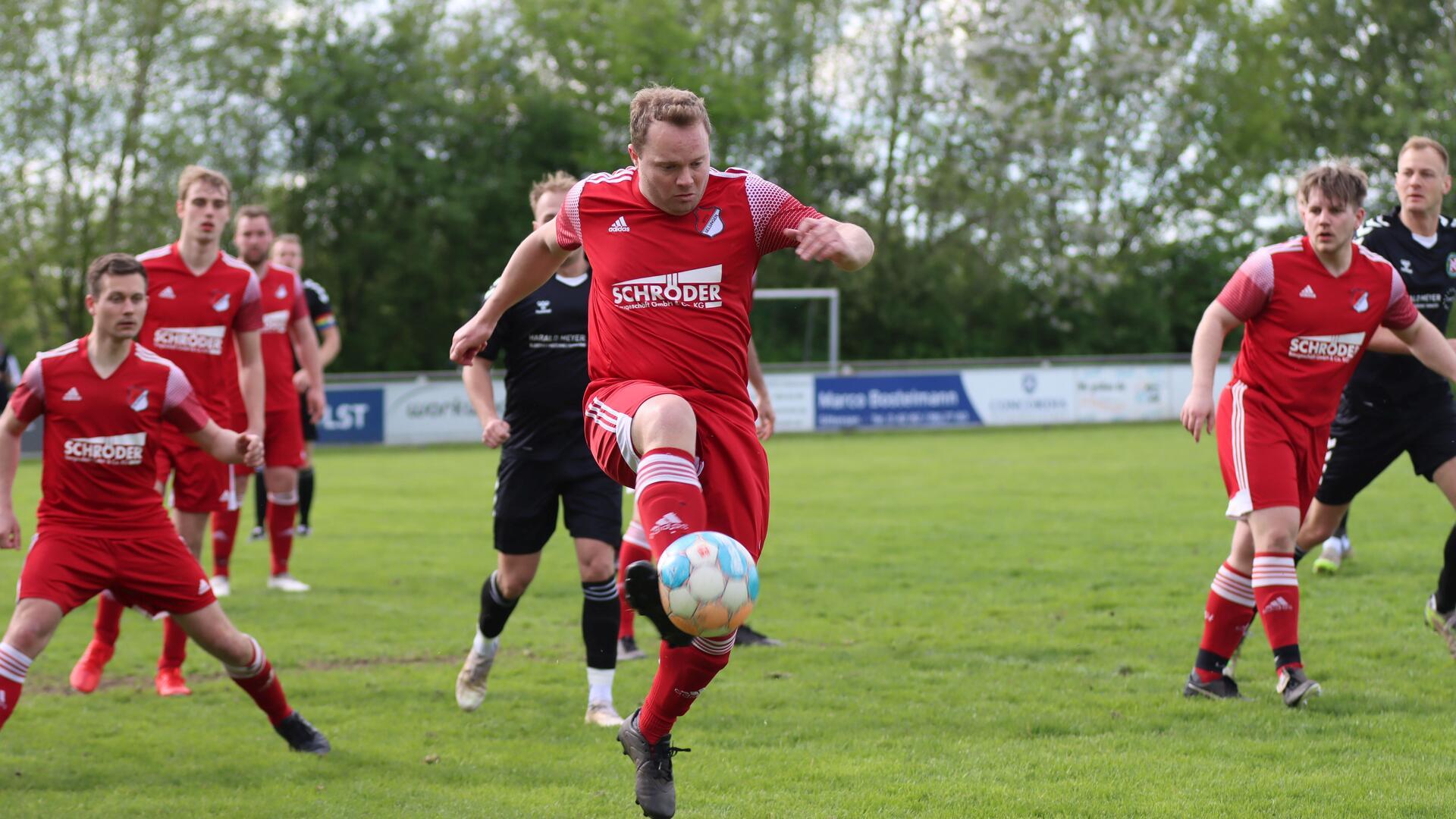 Co-Trainer Carsten Müller, hier bei einem Spiel des MTSV Selsingen in Hamersen, ist gespannt darauf, wie sich seine Mannschaft in der Bezirksliga schlägt.