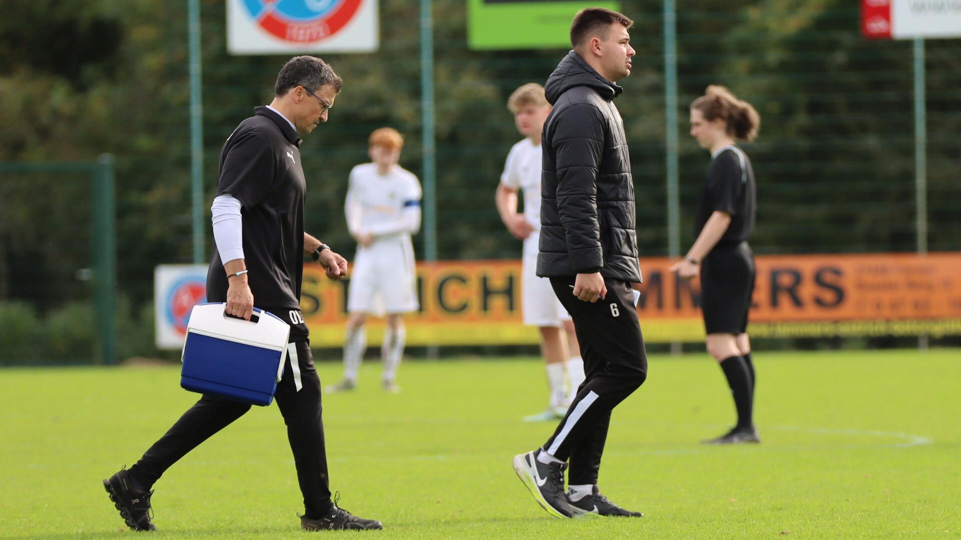 Coach Olaf Lakämper (links) und Co-Trainer Maximilian Künne wollen mit ihrem Team eine Pokal-Überraschung schaffen.