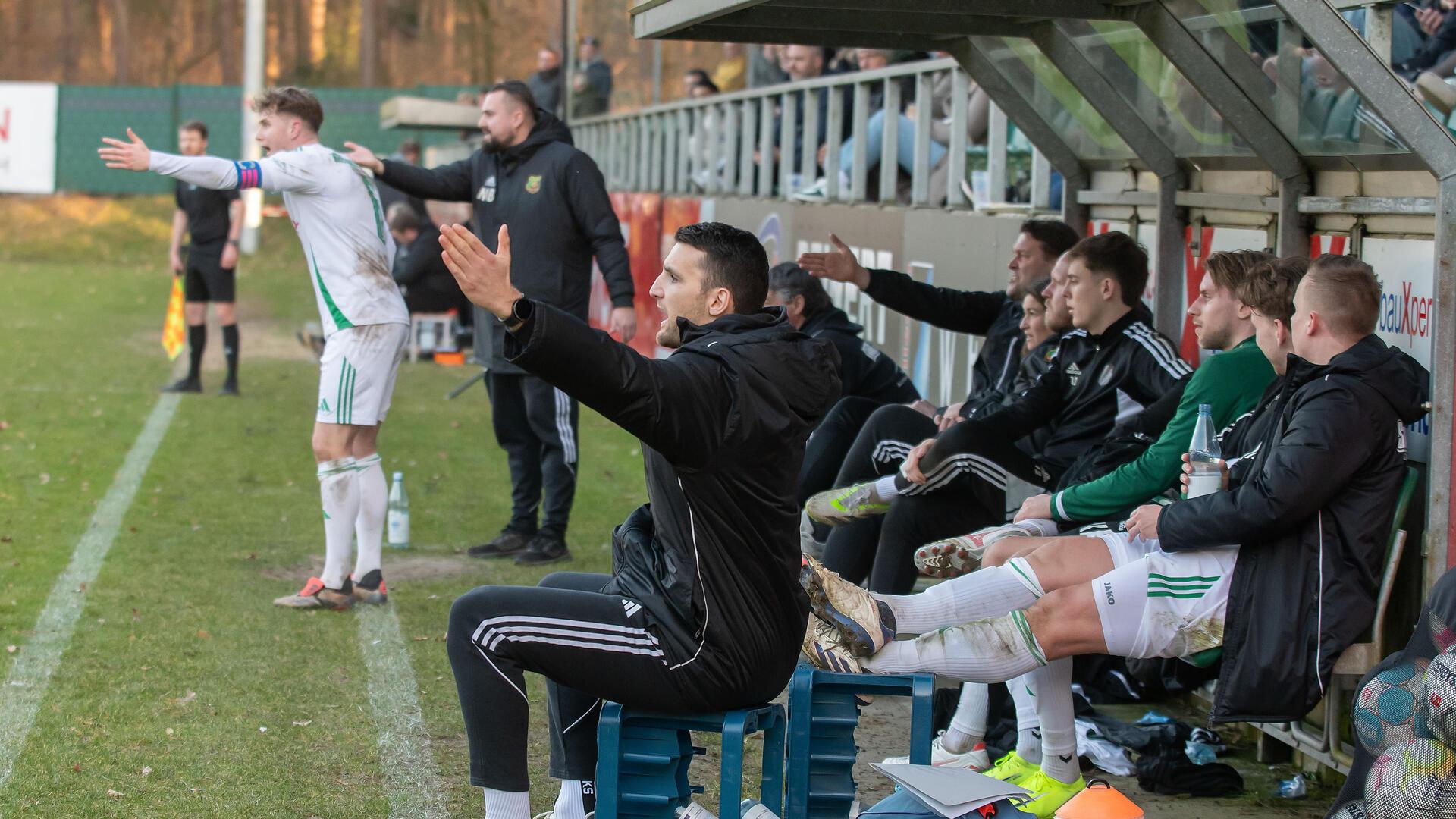 Da geht's zu den Punkten: Nach den Niederlagen in Vorsfelde und Meppen hoffen Trainer und Mannschaft des Heeslinger SC auf eine Trendwende im Spiel gegen den Tabellenführer.