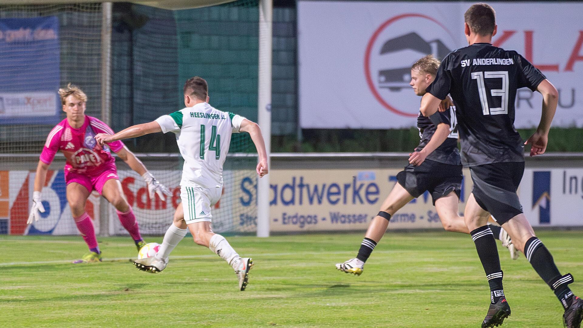 Da ist es passiert: Nach einem herrlichen Zuspiel hat Marco Sobolewski freie Bahn und erzielt das goldene Tor für sein Team.