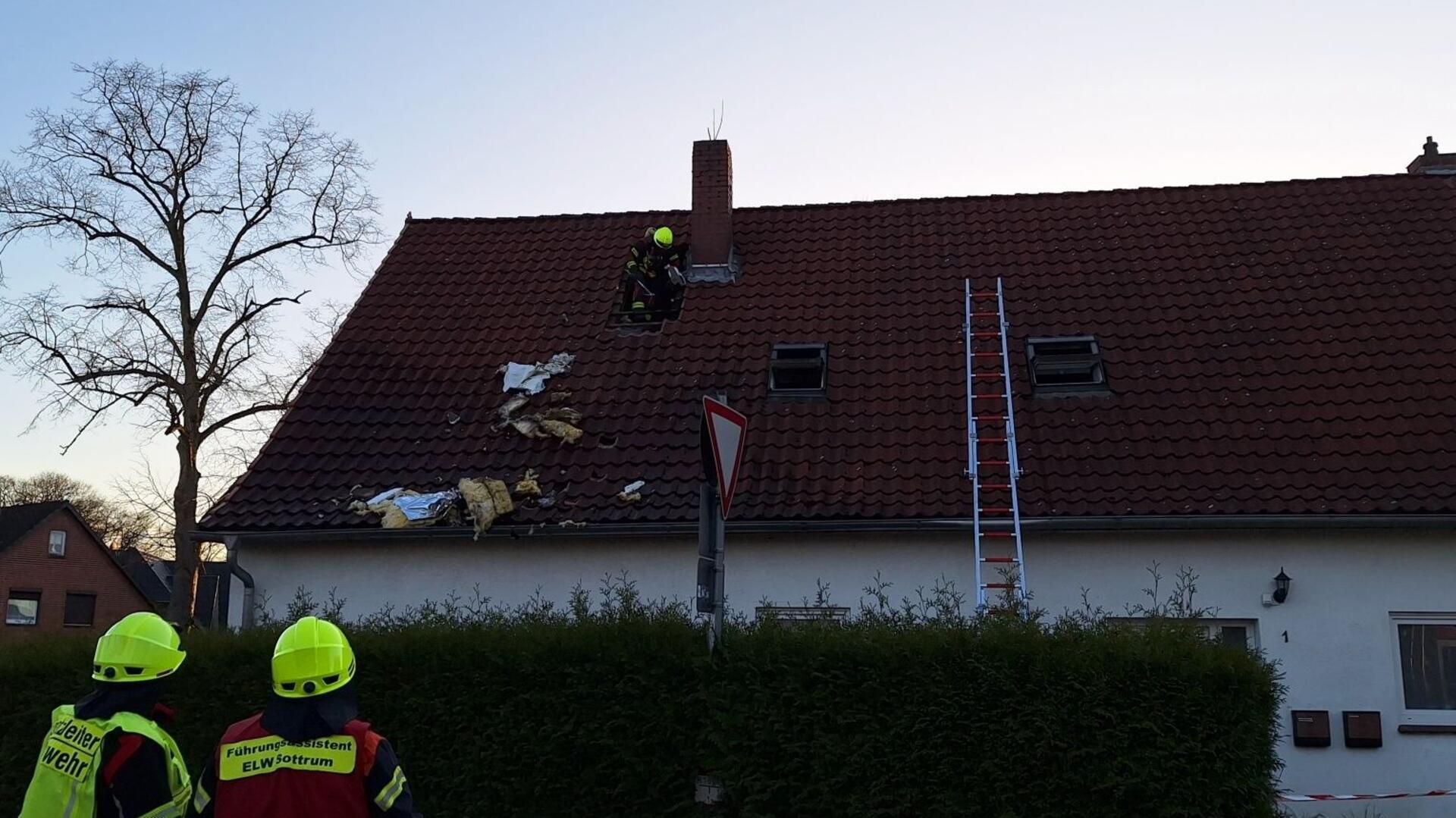 Dämmung des Gebäudes wird entfernt.
