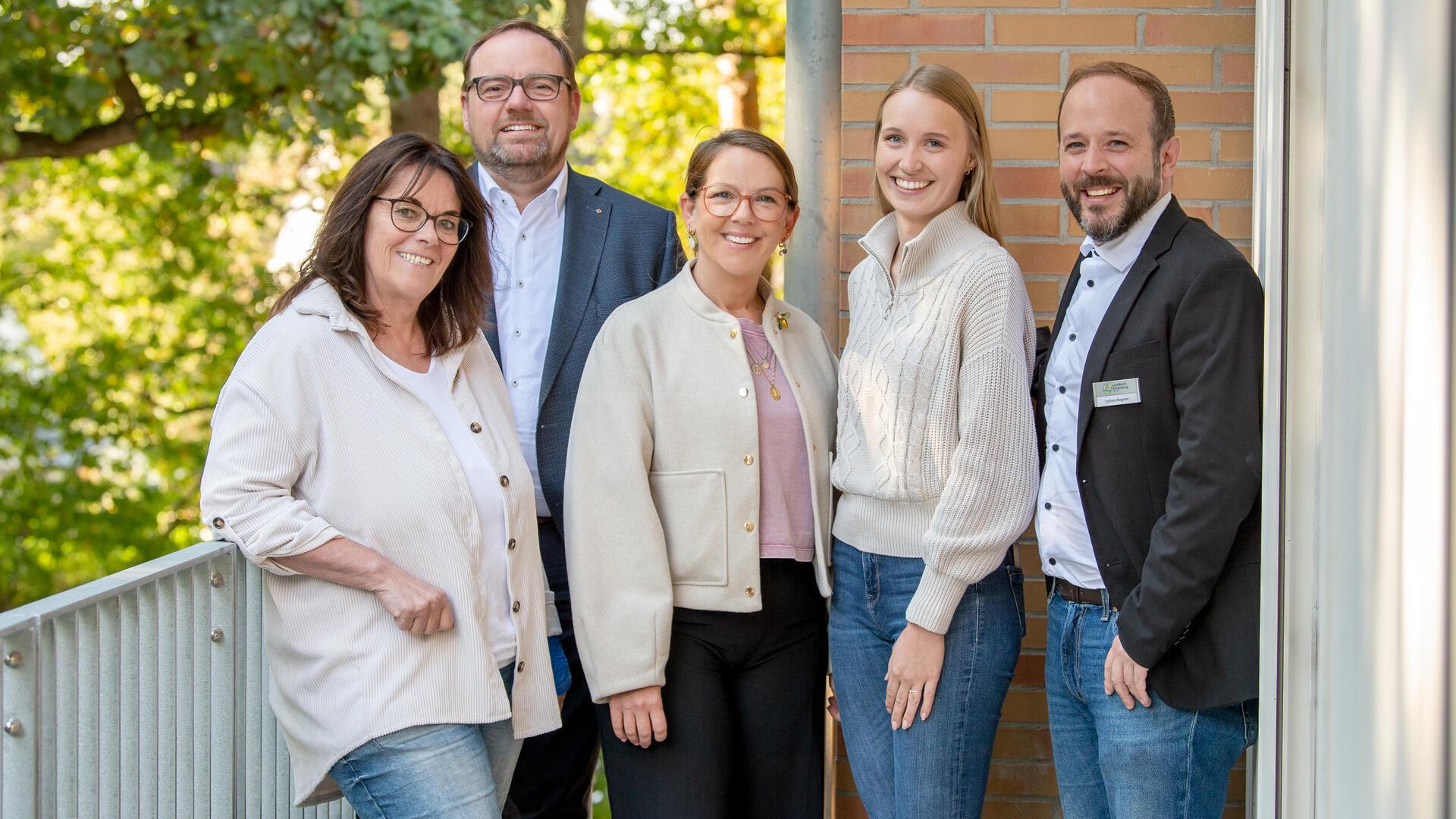 Dagmar Michaelis (Pflegedirektorin OsteMed Klinik Bremervörde, von links), Geschäftsführer OsteMed-Gruppe Rainer Röhrs, Einrichtungsleitung OsteMed Senioren und Pflegeheim Zeven Melina Krüger, Community Health Nurse Miriam Steens, Koordinierungsstelle Gesundheitsregion Landkreis Rotenburg und Torben Bogner.