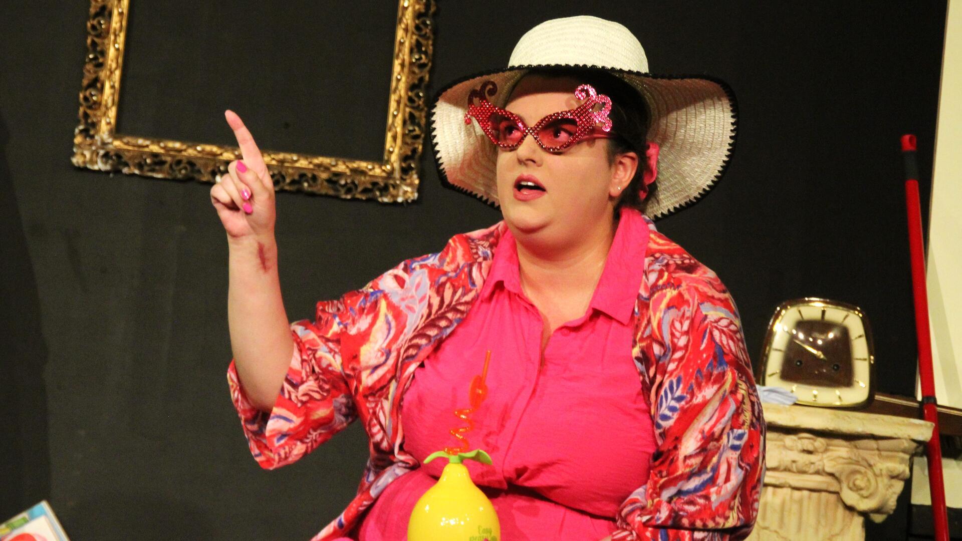 Dana Bong begeisterte mit ihrem Stück „Nachtschattengeflüster“ im Piccolo Teatro.