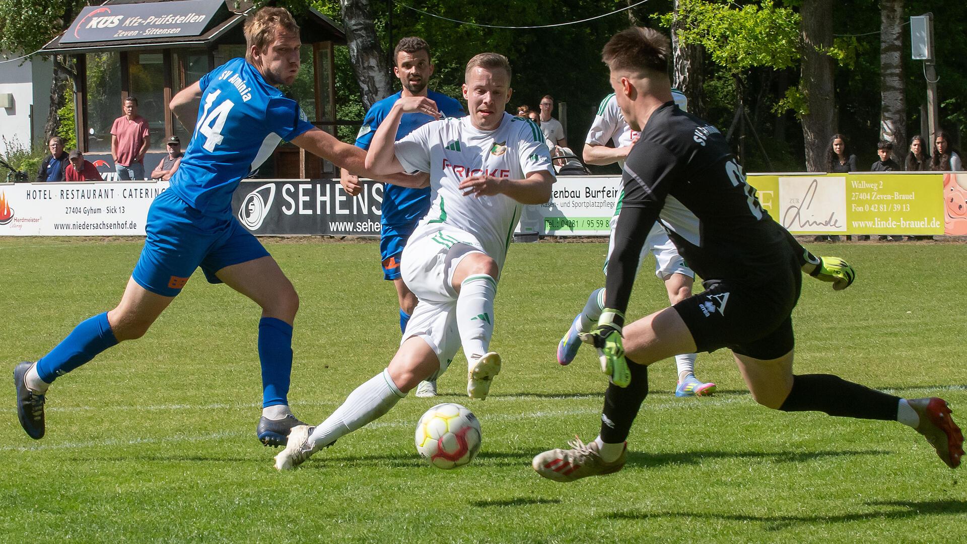 Darvin Stüve erzielte das frühe 1:0 für sein Team, scheitert in dieser Szene aber am gegnerischen Keeper.