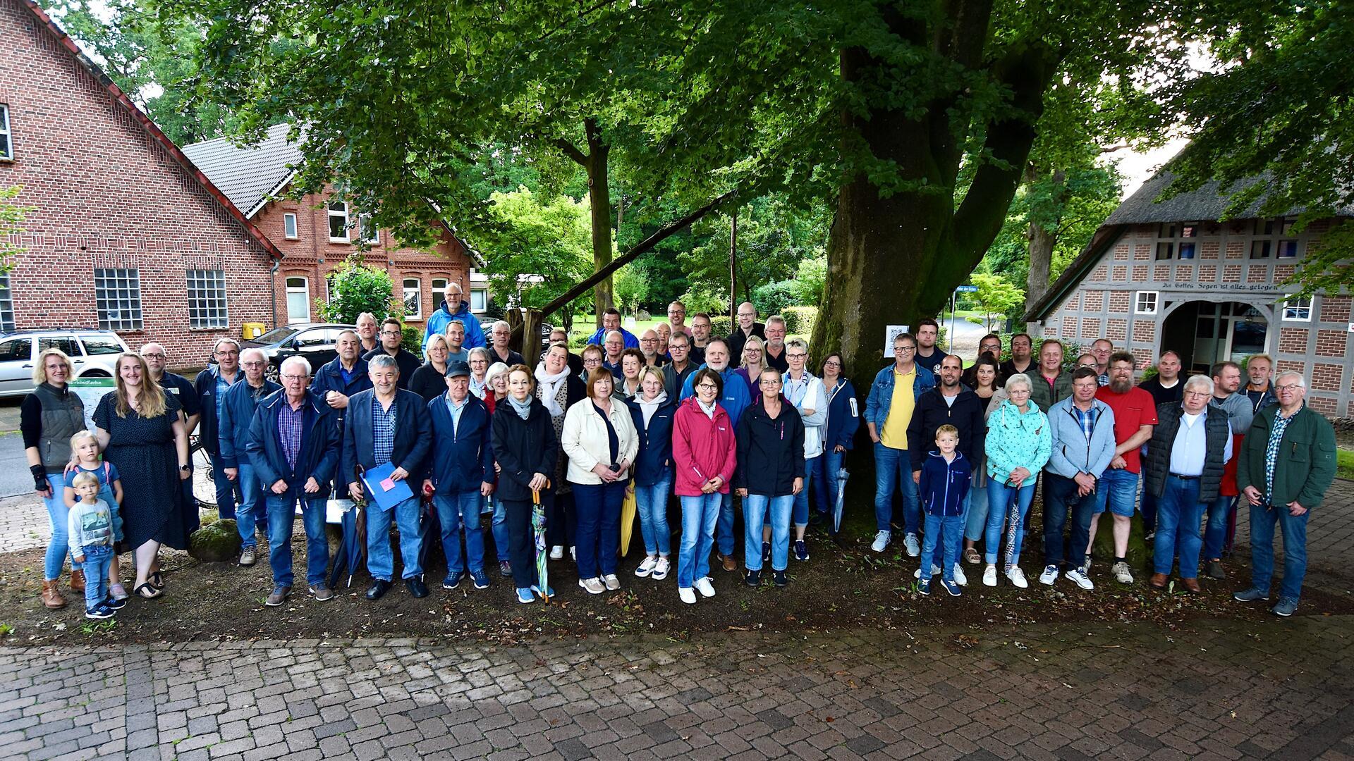 Das Aufgeben steht nicht auf der Agenda der Bürger:innen und der Bürger-Initiative (BI) in Haaßel bei Selsingen. Dieses Engagement sorgt seit mittlerweile 14 Jahren mit dafu¨r, dass die von der Firma Kriete Kaltrecycling beantragte Deponie der Klasse 1 bei Haaßel bislang nicht realisiert werden konnte.