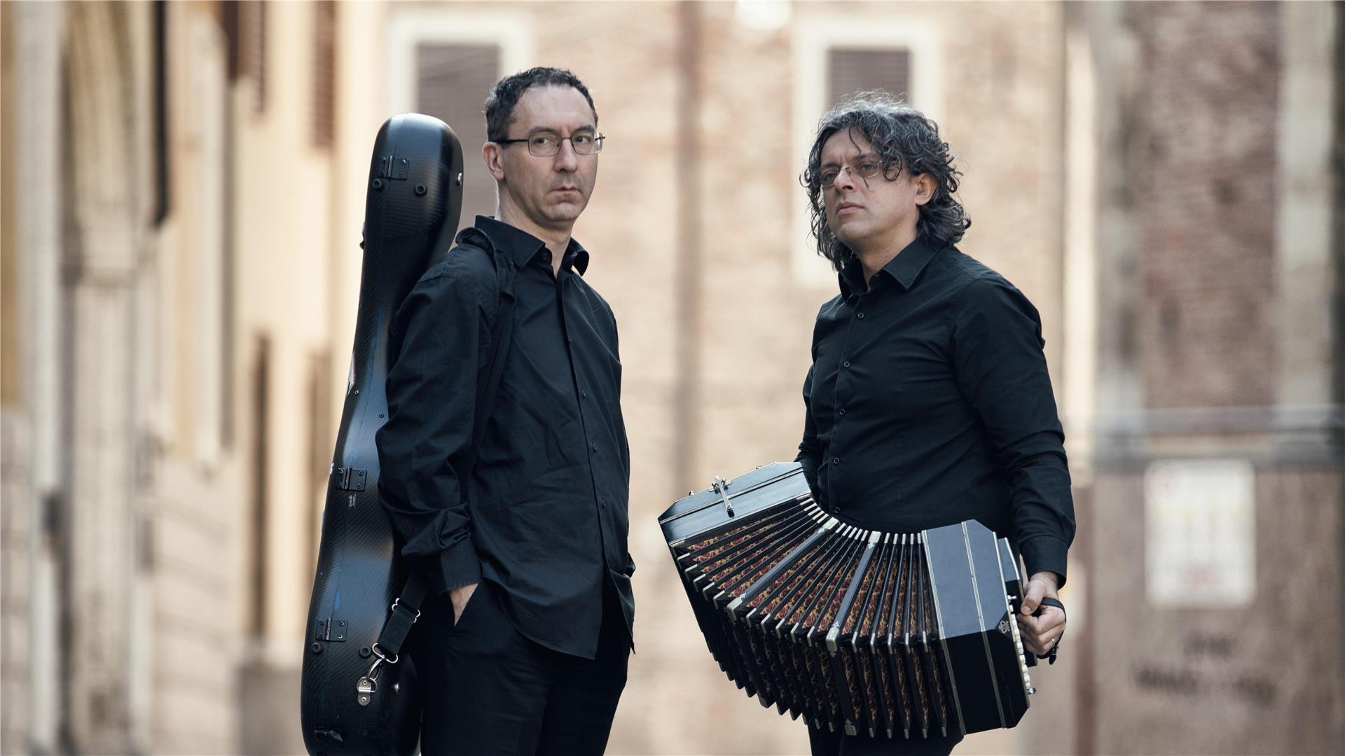 Das Duo Bandini-Chiacchiaretta spielt am 6. Juni zum Auftakt der Zevener Gitarrenwoche.