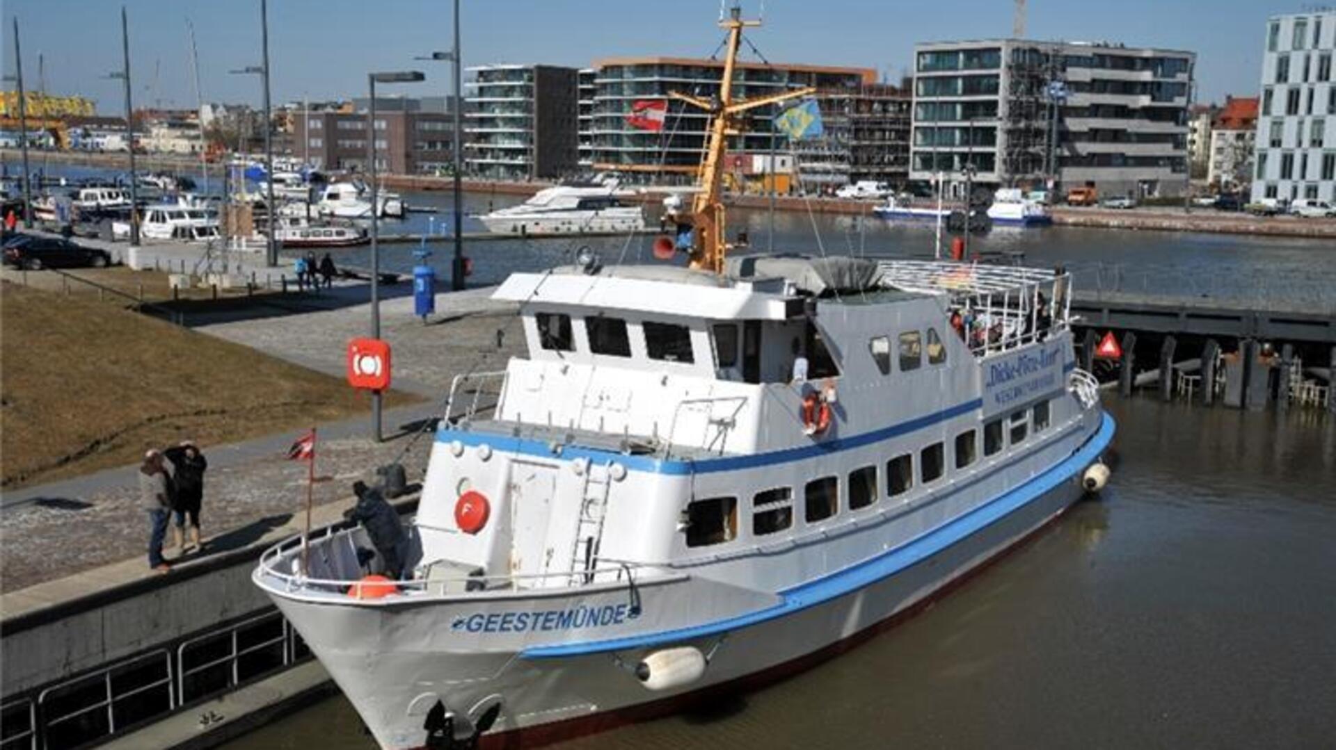 Das Fahrgastschiff "Geestemünde" .