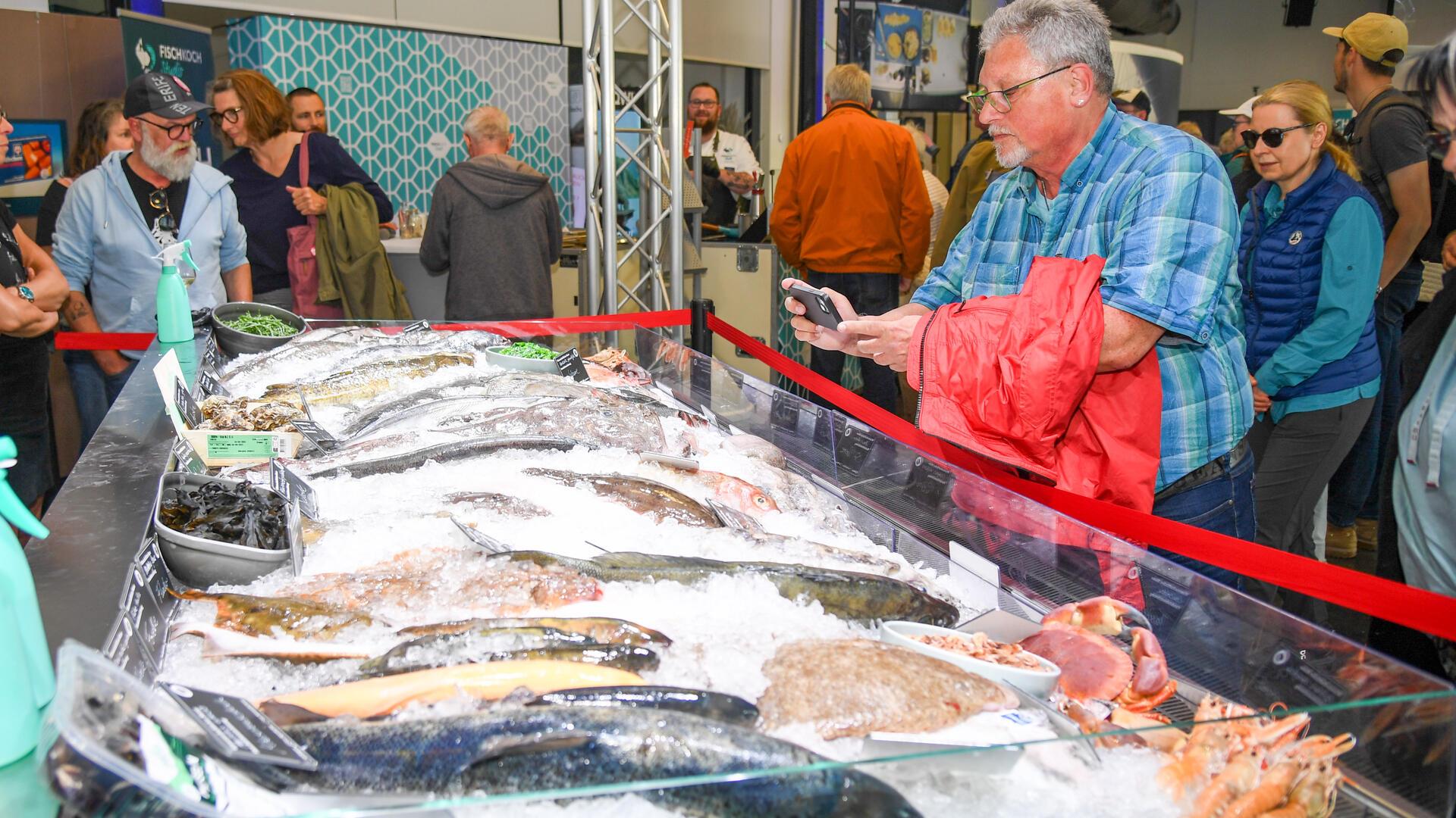 Fischauktion bei Fischparty mit Sebastian Gregorius