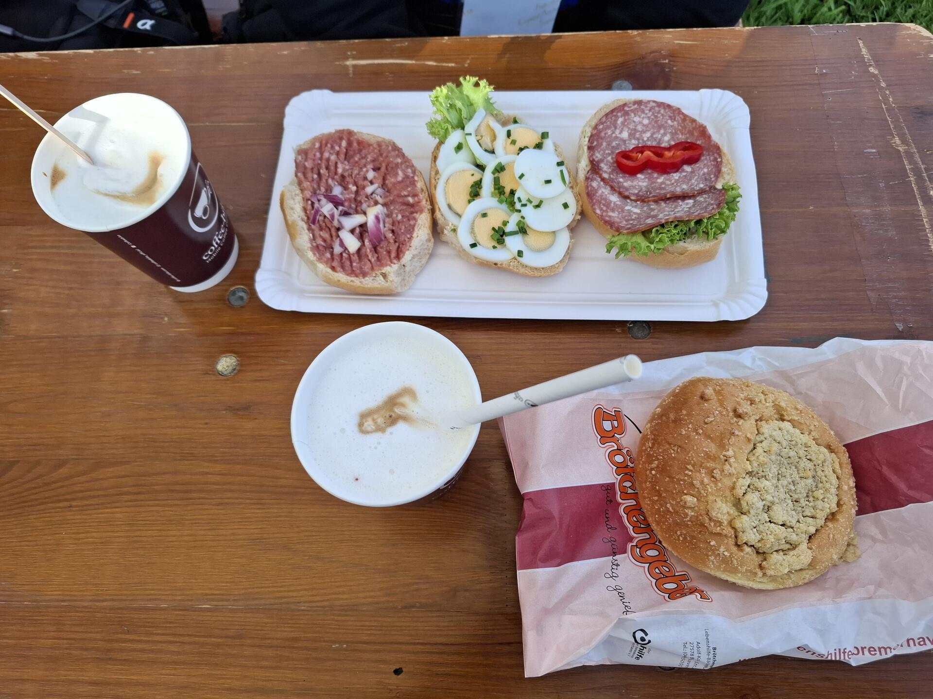 Das Frühstück vom Brötchengeber für einen guten Start in den zweiten Festivaltag...
