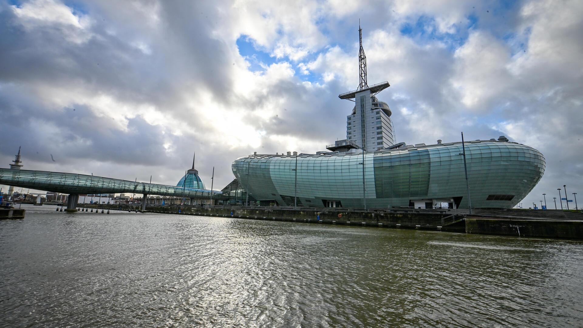 Das Klimahaus und die Havenwelten am Alten Hafen in Bremerhaven.