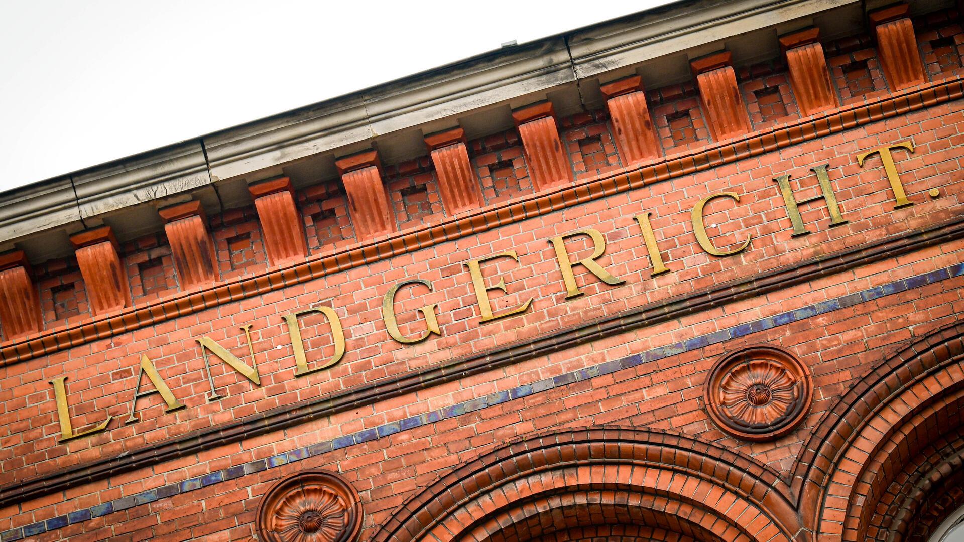 Der Dachfirst des Verdener Landgerichts