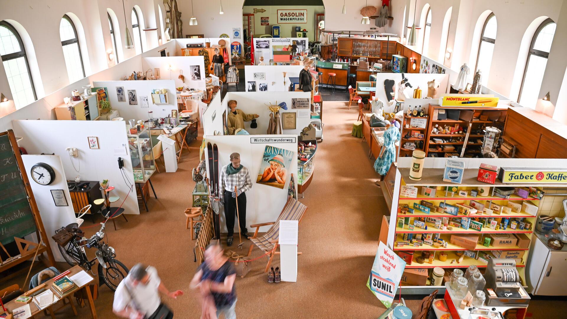 Das Museum der 50er Jahre von Kerstin von Freytag Löringhoff verlässt die ehemalige amerikanische Kirche.