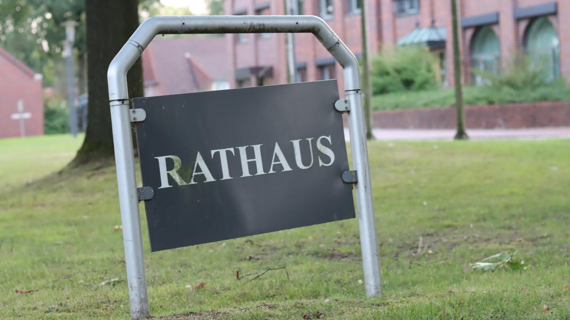 Das Niedersächsische Oberverwaltungsgericht hat den B-Plan „Grundschule und Oberstufe“ der Gemeinde Tarmstedt für ungültig erklärt. Die Gerichtskosten soll die Samtgemeinde tragen.