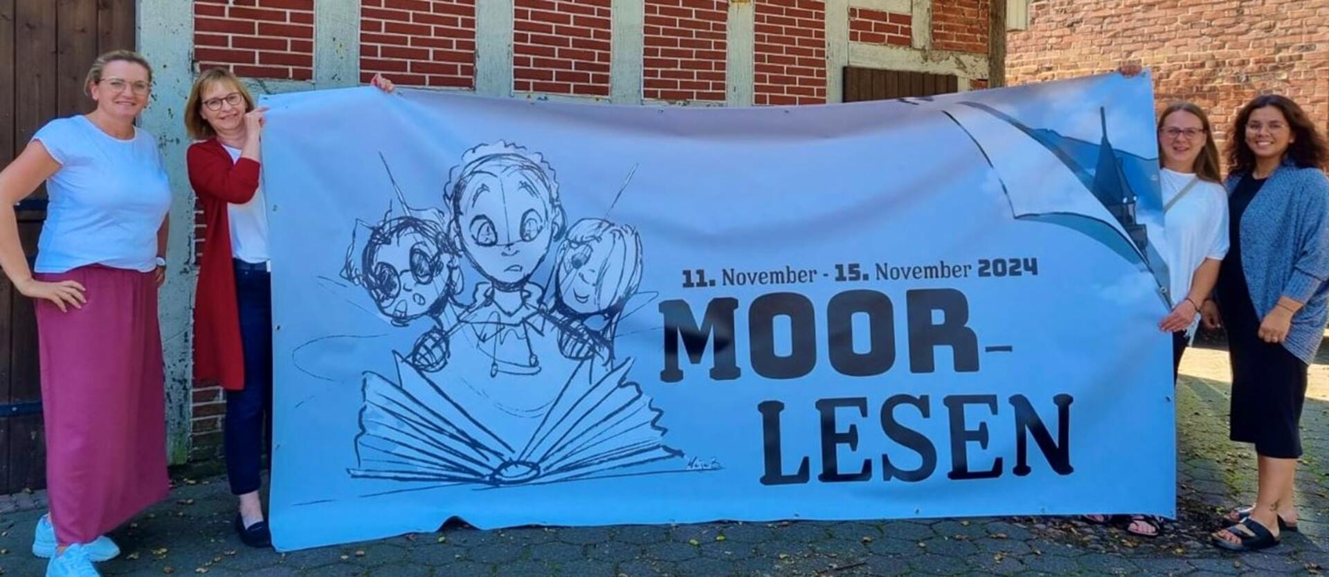Das Orga-Team fürs zweite Moor-Lesen-Event: Magdalena Grube (von links), Susanne Caillé, Olivia Kotza und Melanie Blank. Zum Team gehört auch Alice Hohmann von der Gemeindeverwaltung (nicht auf dem Foto).