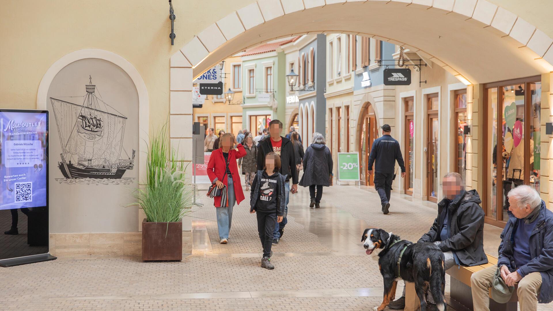 Das Outlet-Center in Bremerhaven lädt zu einem Einkaufsbummel ein – an der Nordsee.