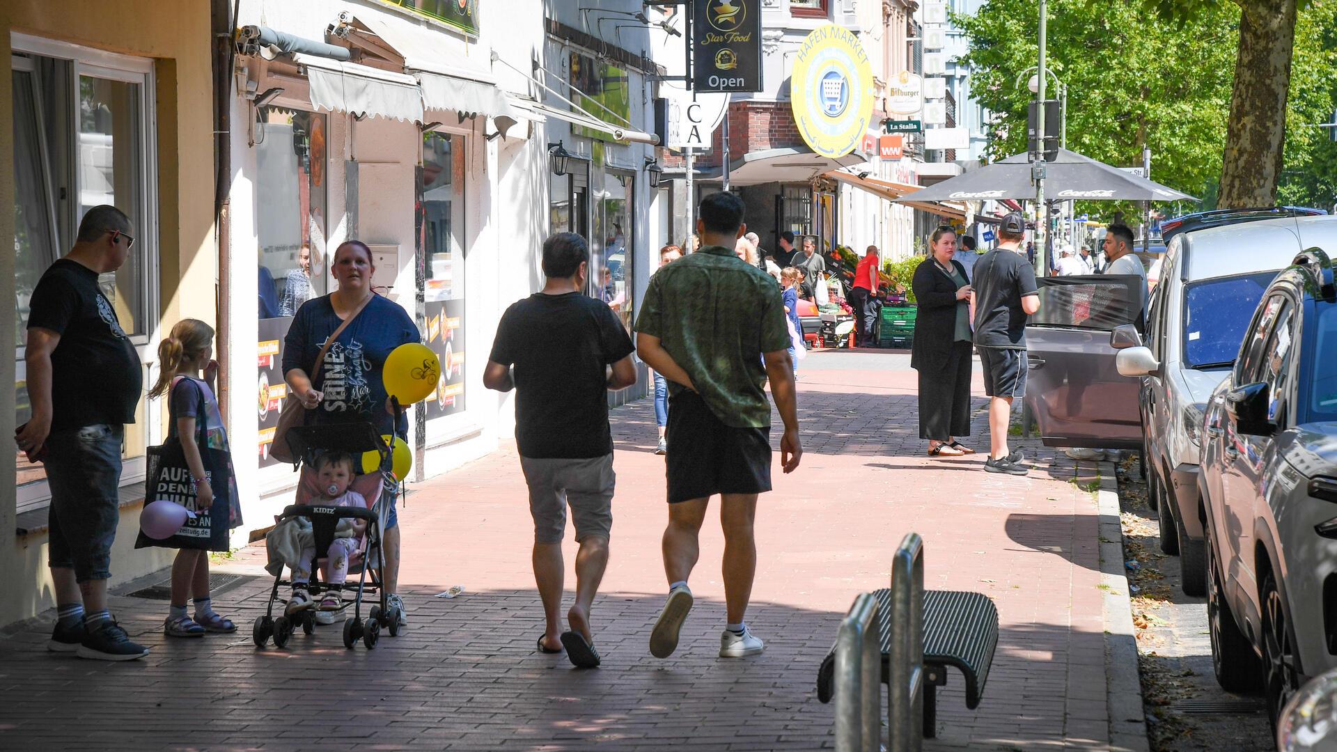 Das Projekt ELAN lud im Juni 2025 zum Gehsteigfest „Die Hafenstraße verbindet“ ein. Die Gehsteige entlang der Hafenstraße wurden zur Bühne für lokale Geschäfte, Initiativen und Dienstleister. 