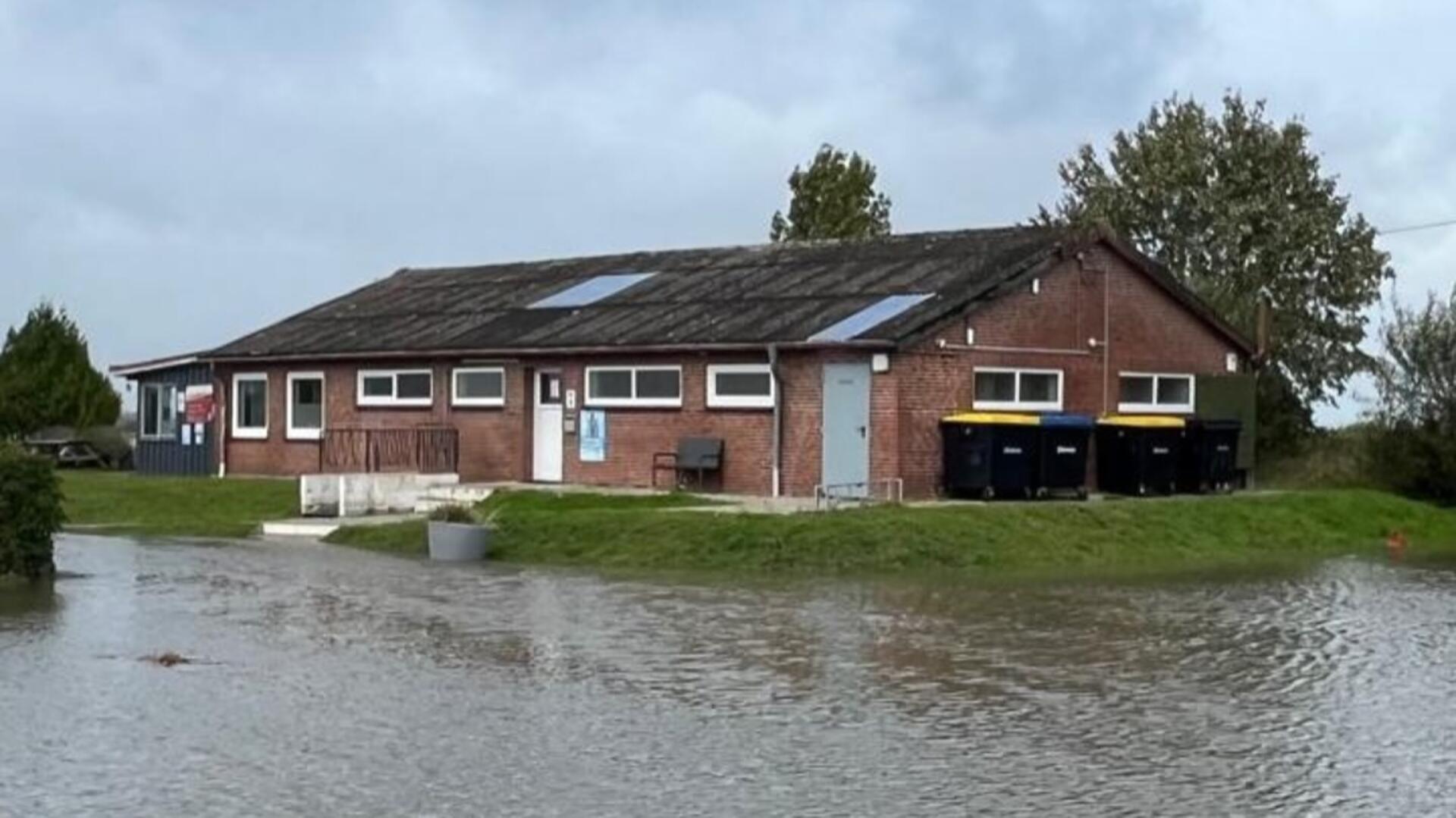 Das Restaurant Weseroase steht erhöht und wurde daher von dem Hochwasser verschont. 