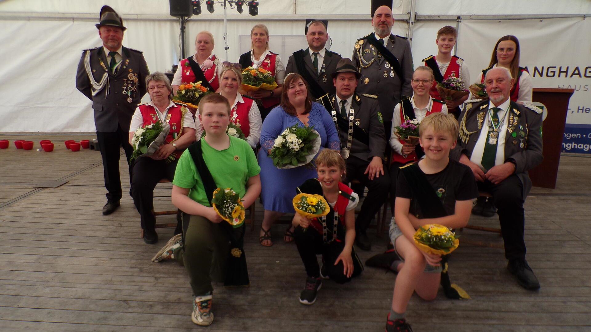Das Seedorfer Schützenfest begeistert mit einem neuem Königshaus. Christopher Verrijt und Lena Stößel übernehmen die Regentschaft.