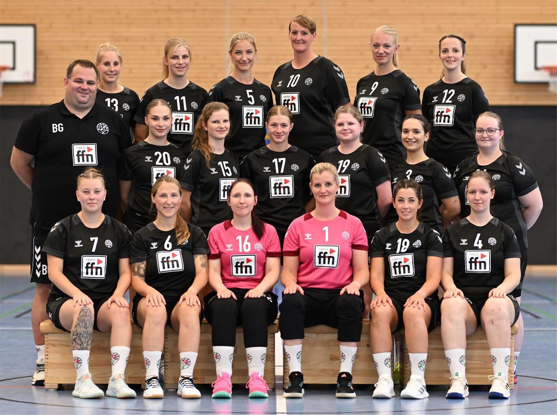 Das Team der Sittenser Handballerinnen geht mit Trainer Boris Geyer in die zweite Saison in der Regionsoberliga – und will besser abschneiden als in der Vorsaison.