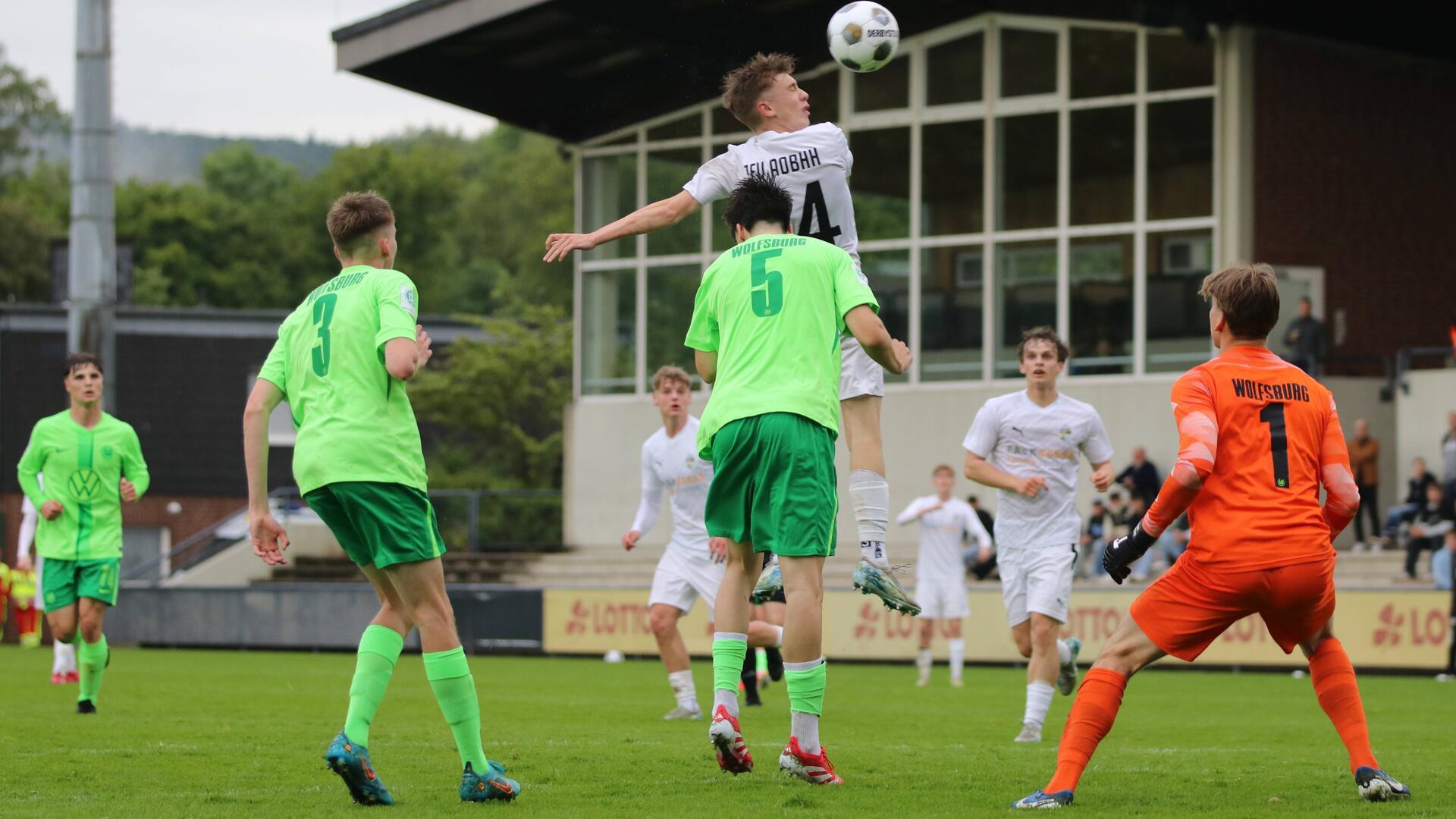 Das Tor zum 2:3 durch Kevin Müller ließ das Team von A/O/B/H/Heeslingen kurzzeitig an der Sensation schnuppern.