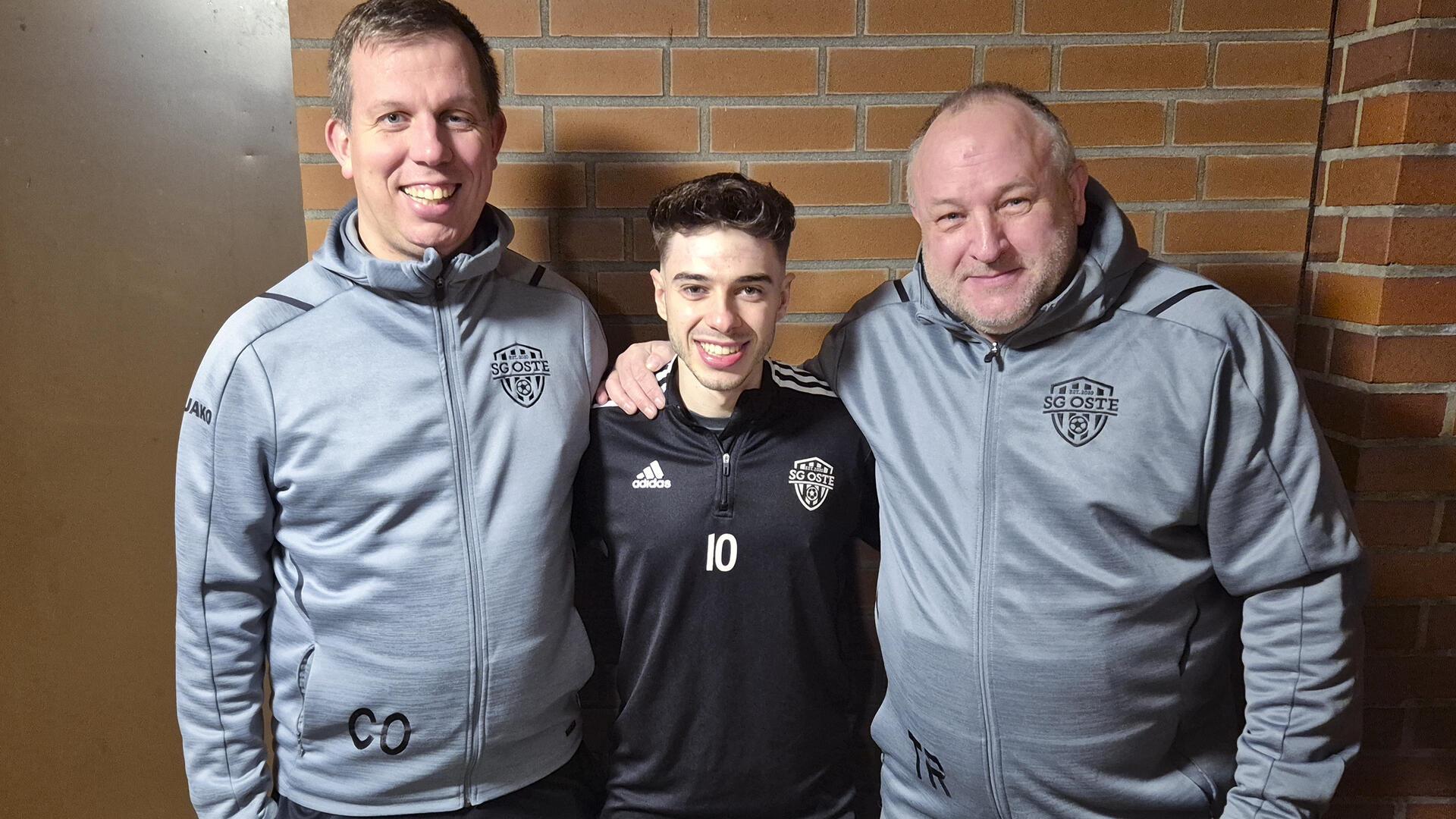 Das Trainer-Duo Sebastian Schröder und Andreas Bruders (rechts) wird zur kommenden Saison mit Spielertrainer Fabian Müller (Mitte) zum Trio.
