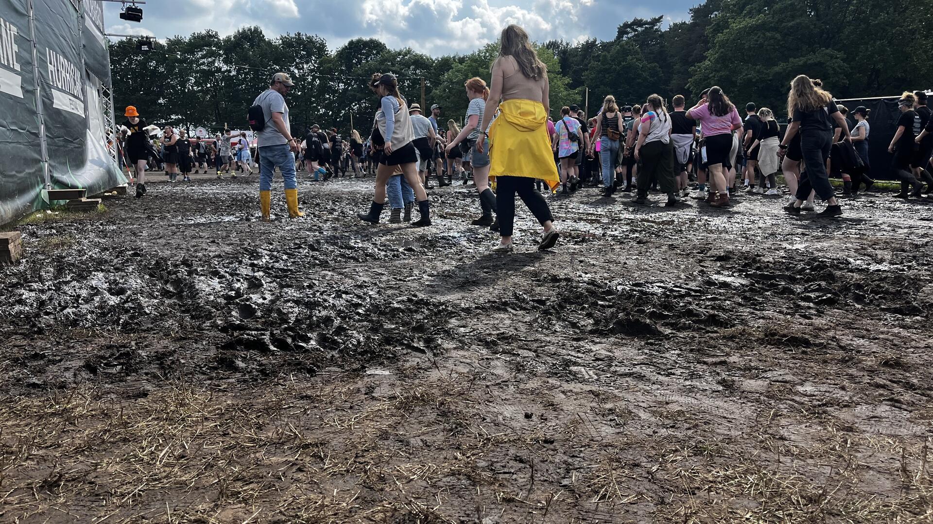 Party, Matsch und Sonne: Der Hurricane-Samstag in Bildern Das Wetter lässt nicht zu wünschen übrig - die Gummistiefel brauchen die Festivalbesucher trotzdem