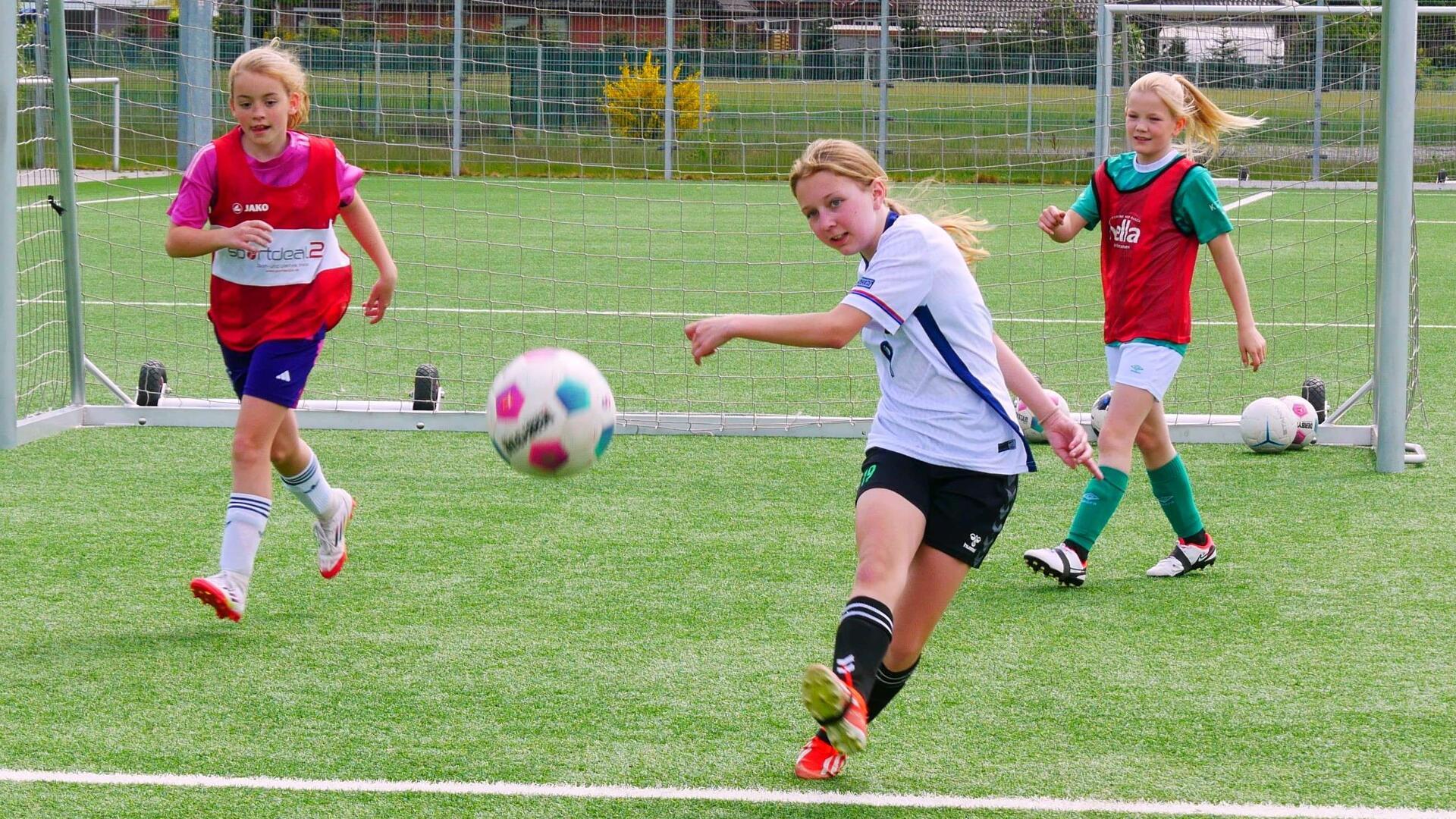 Das Ziel der Fußball Mädchen der KGS Sittensen ist klar: Sie wollen das Finale bei "Jugend trainiert für Olympia" erreichen.