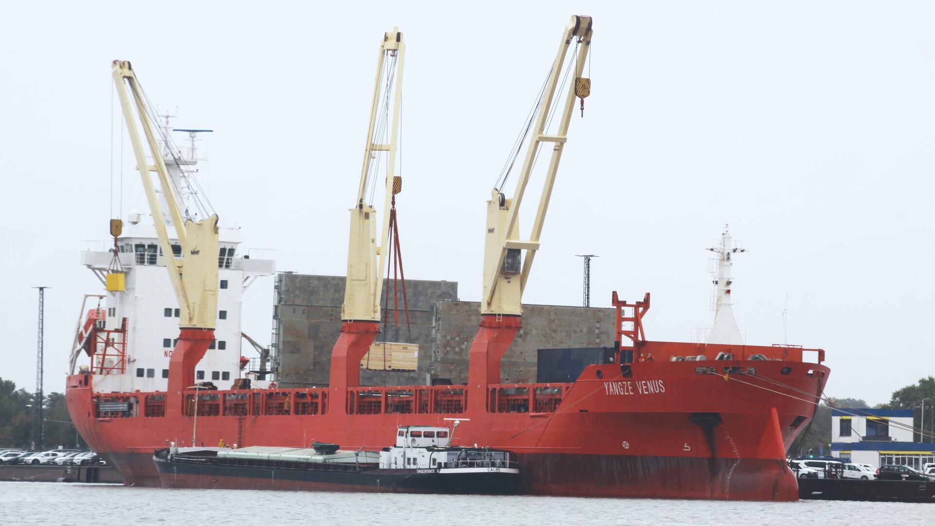 Das chinesische Frachtschiff „Yangze Venus“ in Bremerhaven.