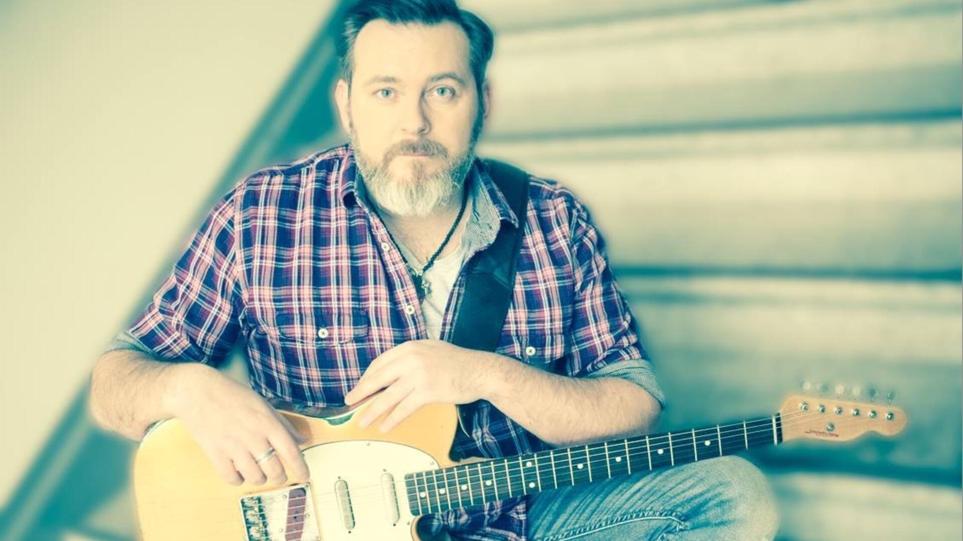 Dean Collins hat den Bremerhaven-Song „8 Grad Ost“ mit mehr als 20 Musikern produziert. 