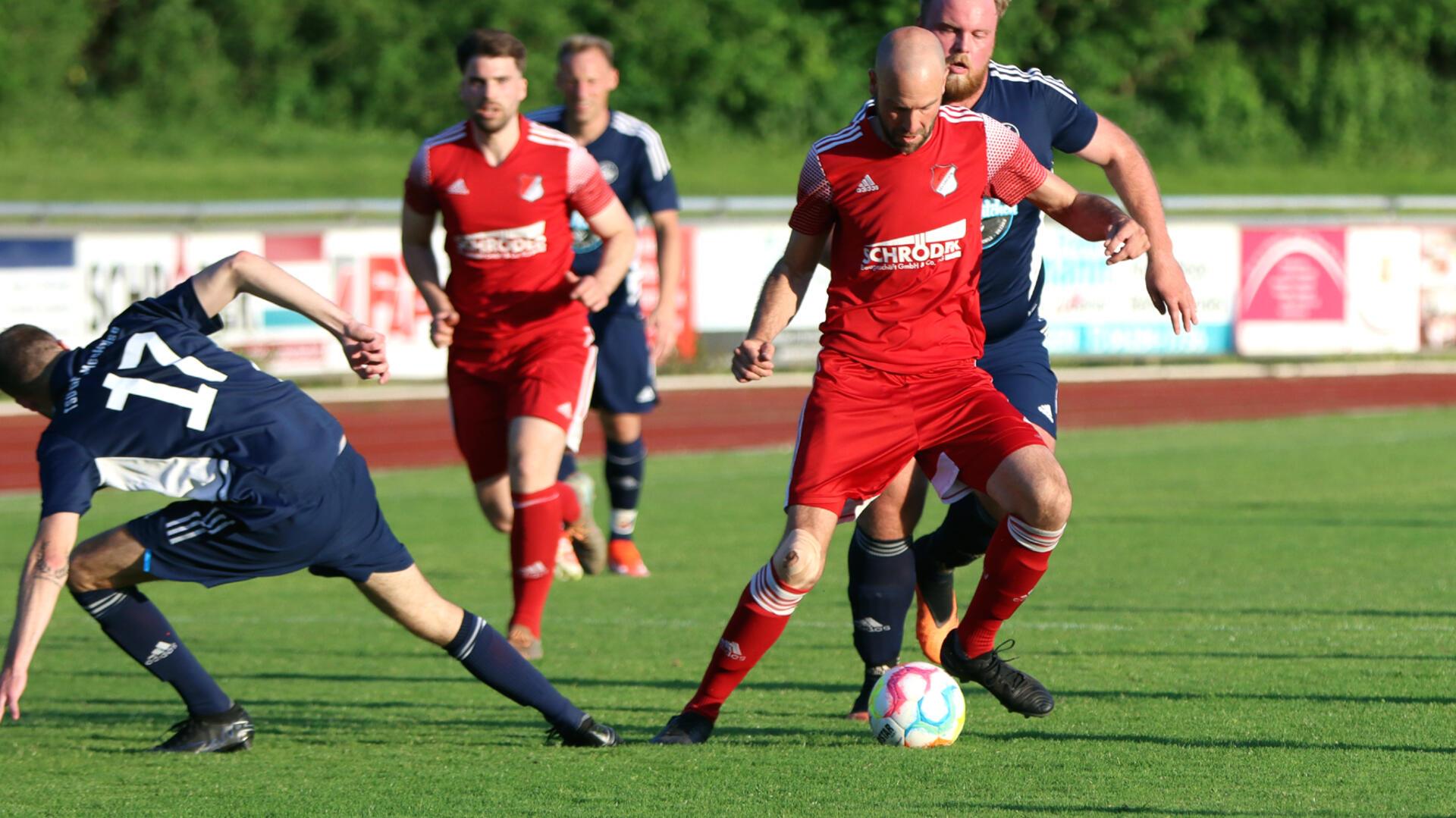 Dem Aufsteiger würde es guttun, wenn es Torjäger Kevin Knubben (am Ball) nach einer Verletzungspause in die Startelf schaffen würde.
